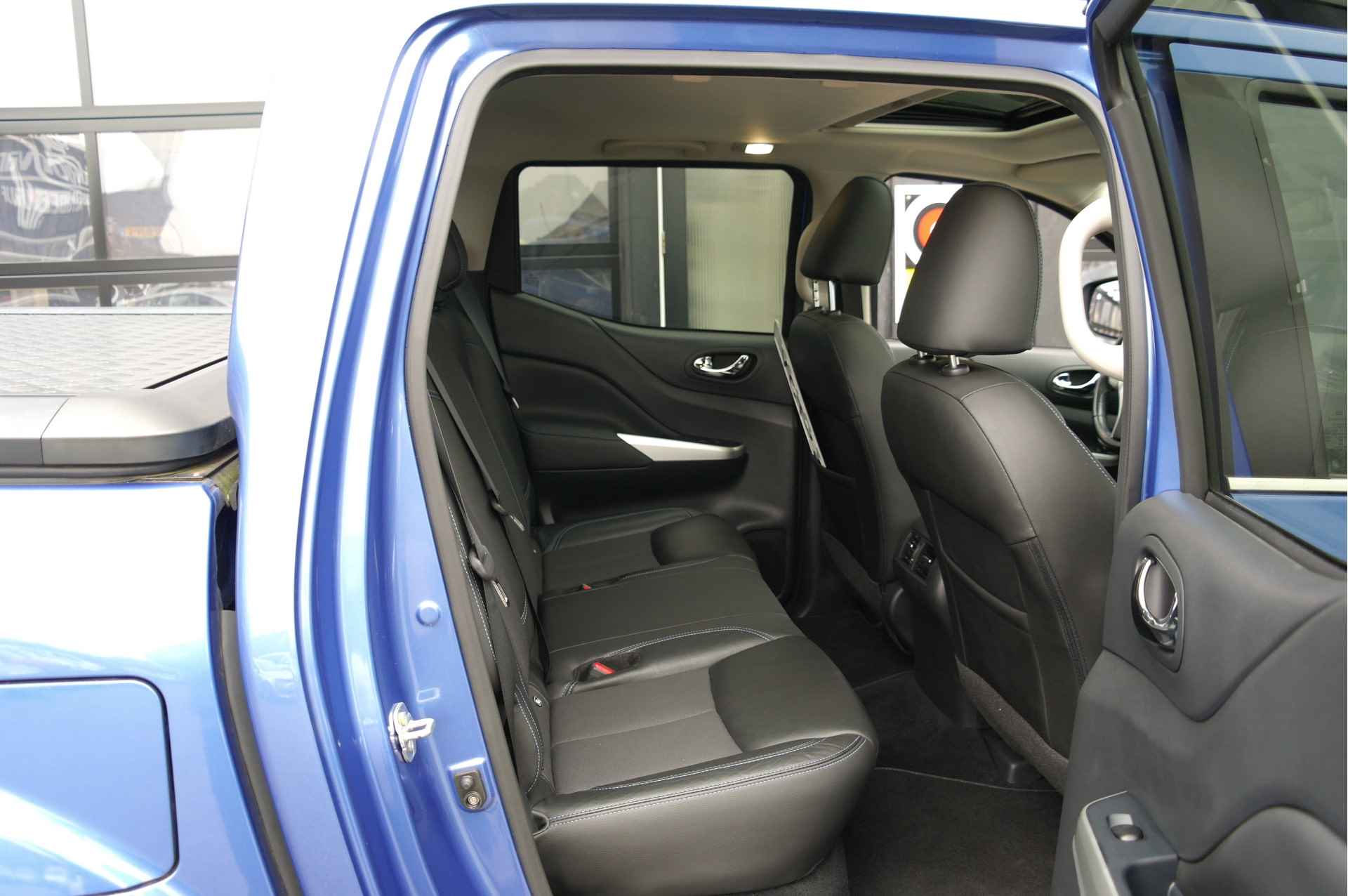 Nissan Navara 2.3 dCi New N-Guard Double Cab | MARGE | 5-persoons | Carplay | Trekhaak | Camera - 31/51