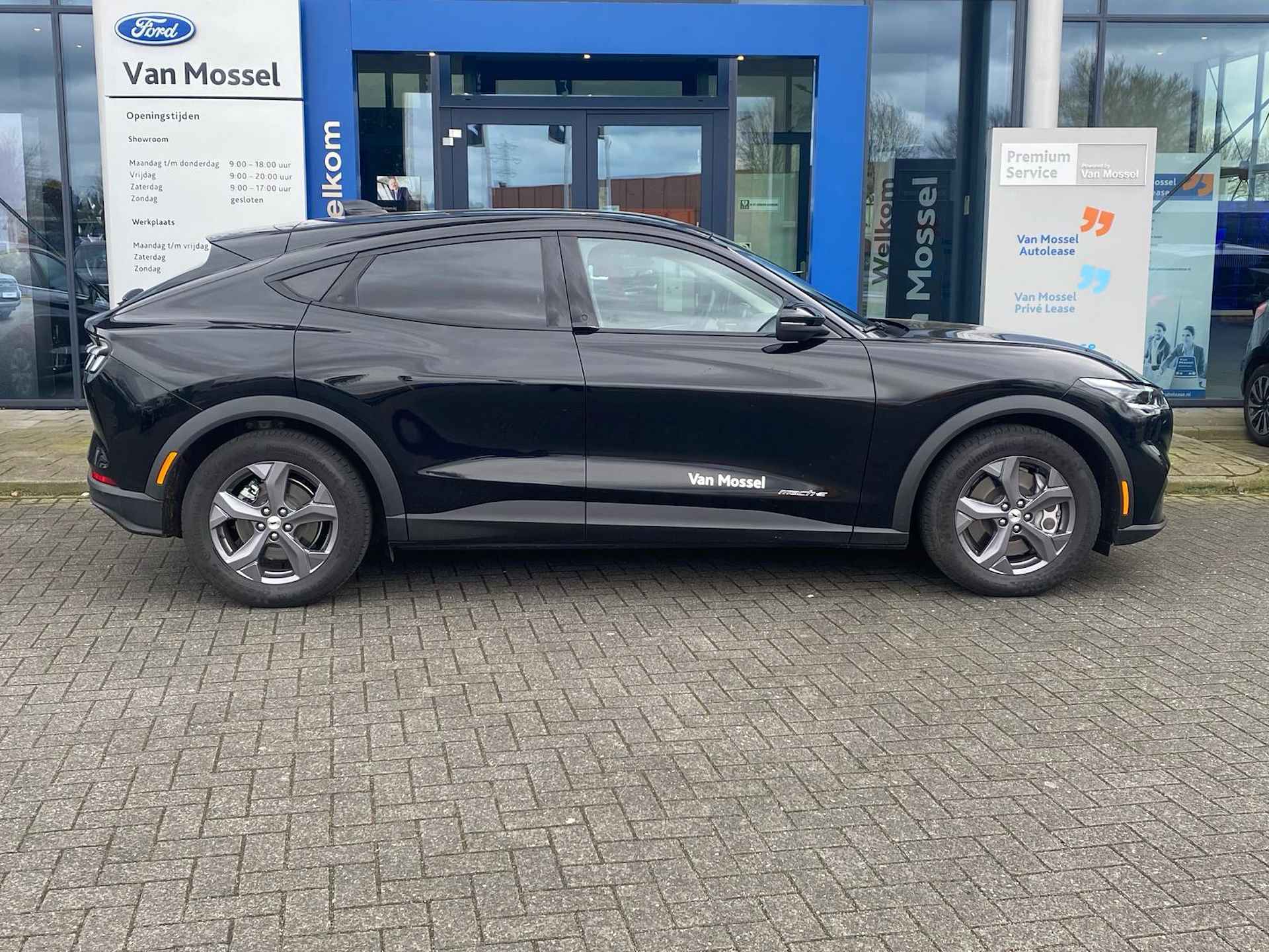 Ford Mustang Mach-E 75kWh RWD Schadow Black | Privacy glass | SYNC 4 touchscreen (15,5 inch) met EV  reisplanner | Apple CarPlay en Android Auto | - 3/15