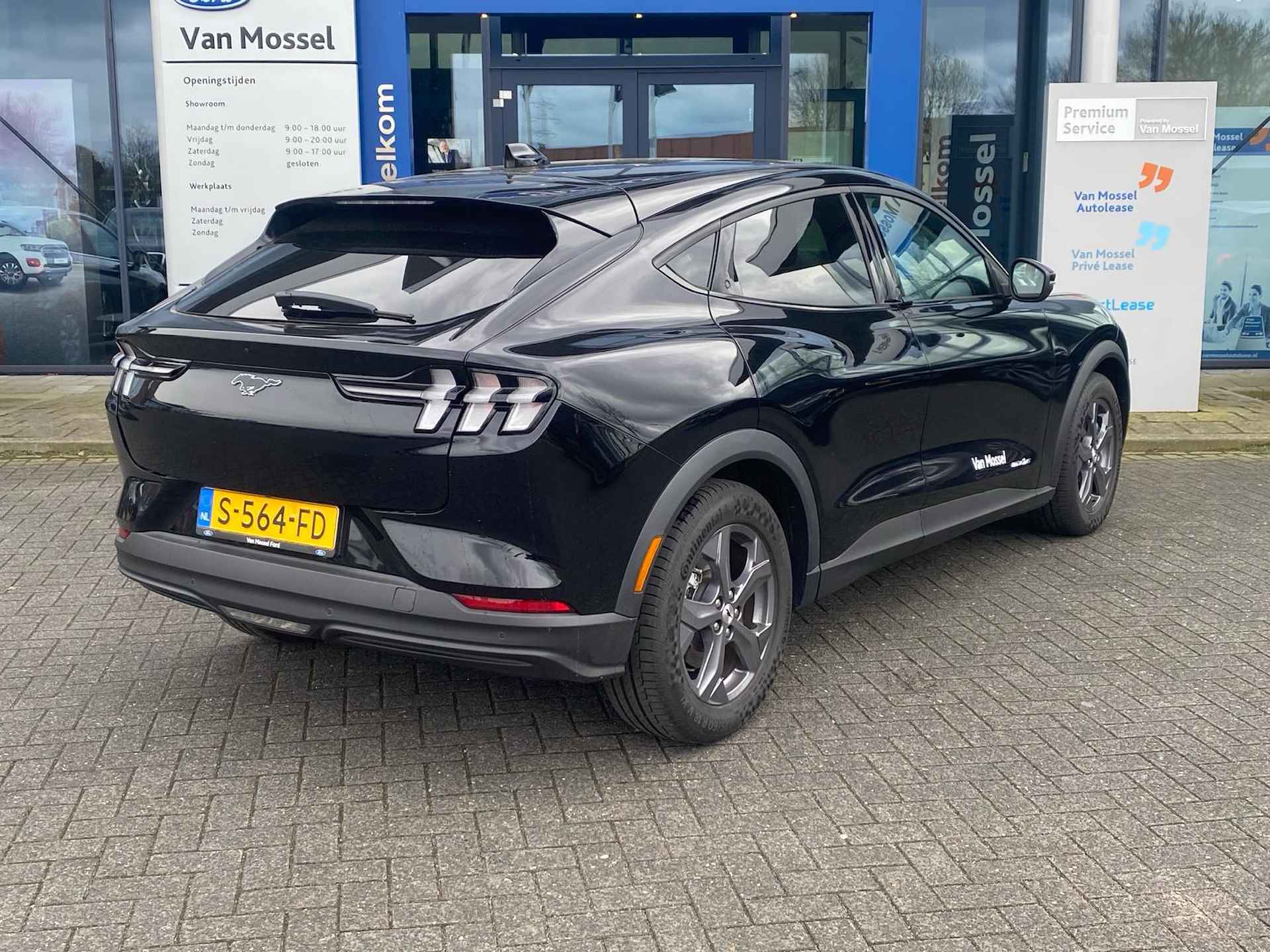 Ford Mustang Mach-E 75kWh RWD Schadow Black | Privacy glass | SYNC 4 touchscreen (15,5 inch) met EV  reisplanner | Apple CarPlay en Android Auto | - 4/15