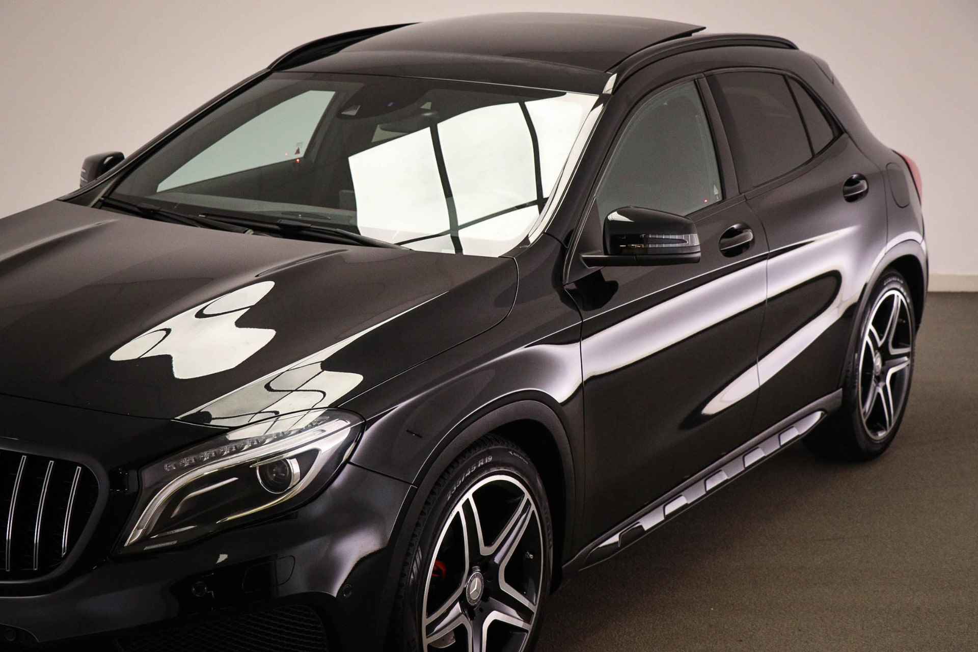 Mercedes-Benz GLA-klasse 200 AMG Prestige | PANORAMADAK | SPOOR / AMG EXCLUSIEF- PACK | CAMERA | 19" - 19/59