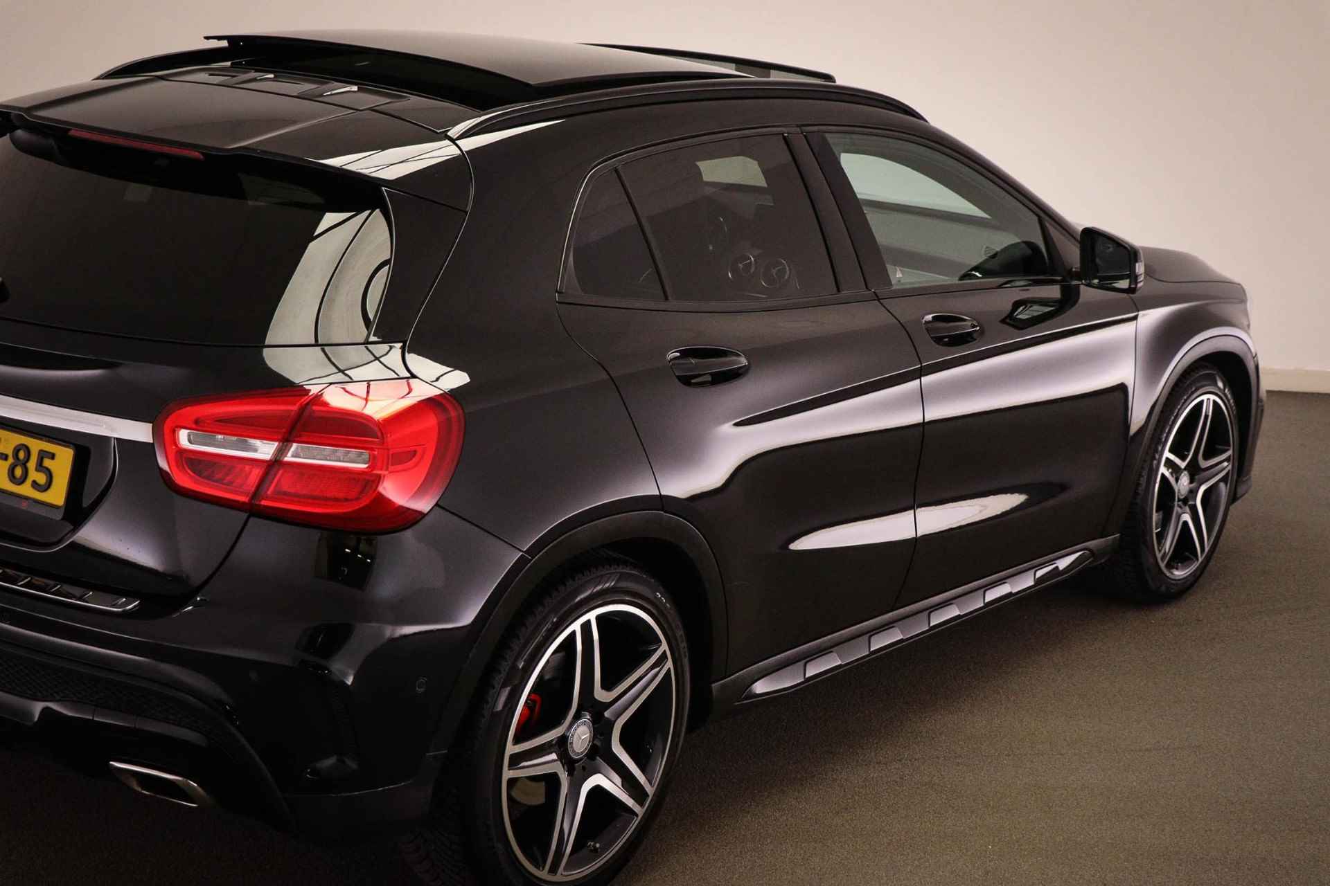 Mercedes-Benz GLA-klasse 200 AMG Prestige | PANORAMADAK | SPOOR / AMG EXCLUSIEF- PACK | CAMERA | 19" - 23/59