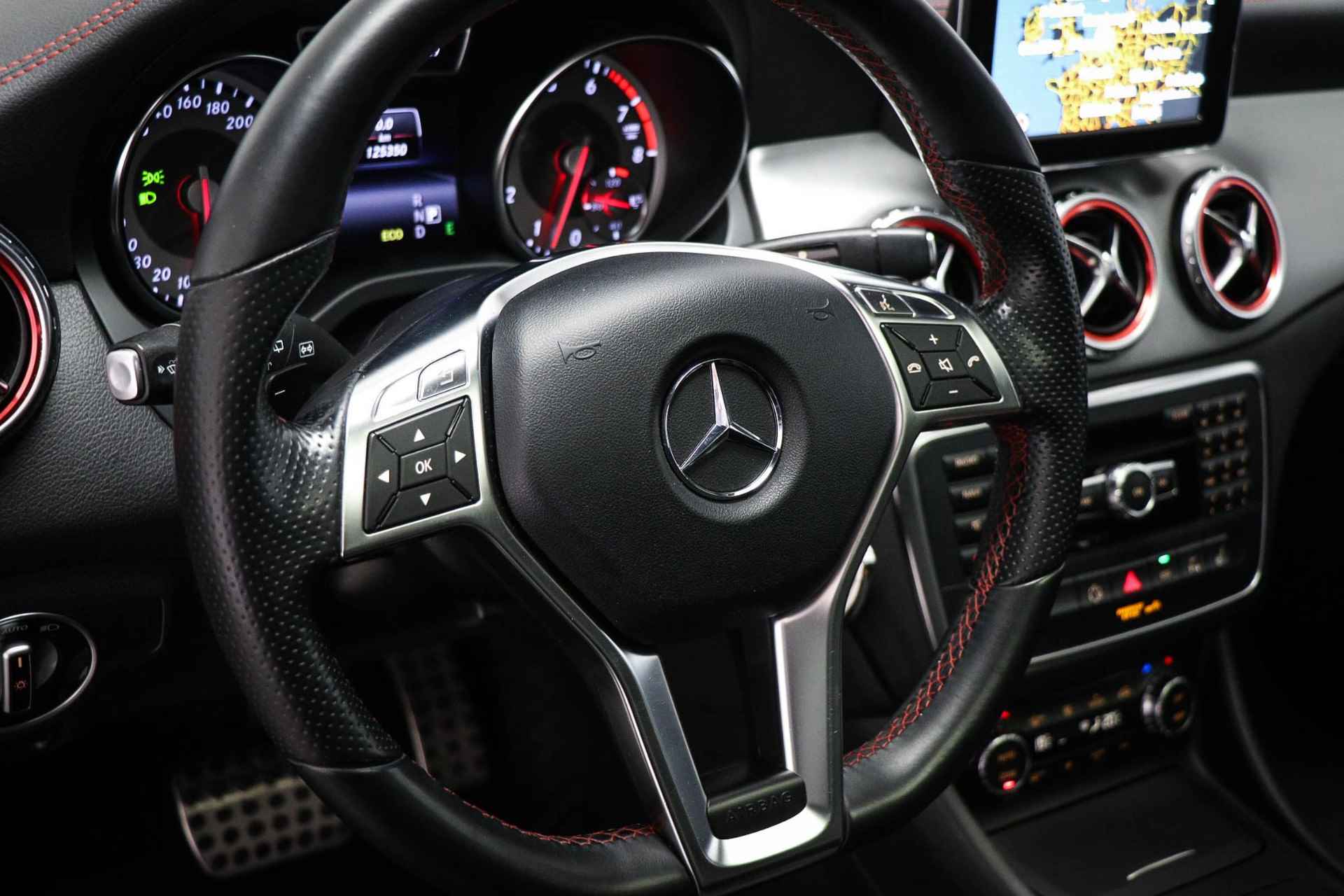 Mercedes-Benz GLA-klasse 200 AMG Prestige | PANORAMADAK | SPOOR / AMG EXCLUSIEF- PACK | CAMERA | 19" - 32/59