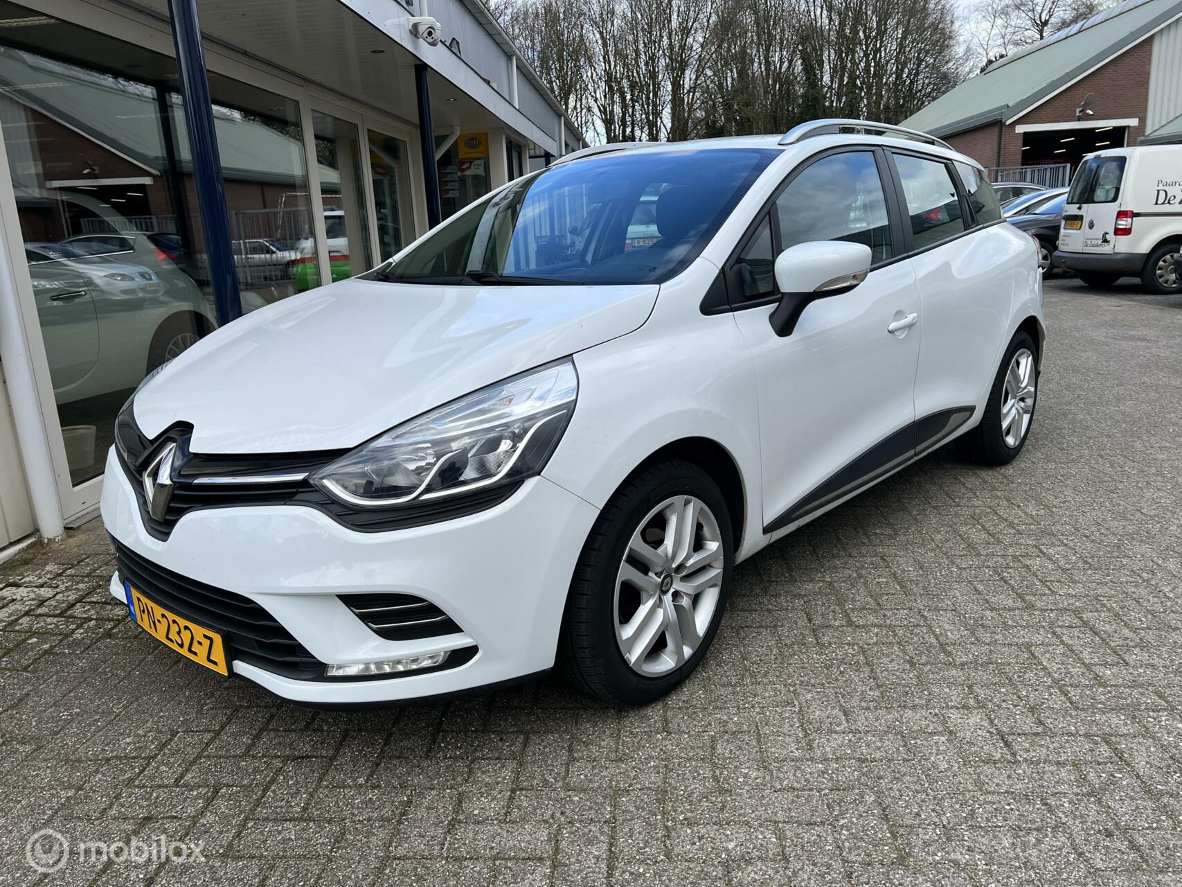 Renault Clio Estate 0.9 TCe Limited bij viaBOVAG.nl