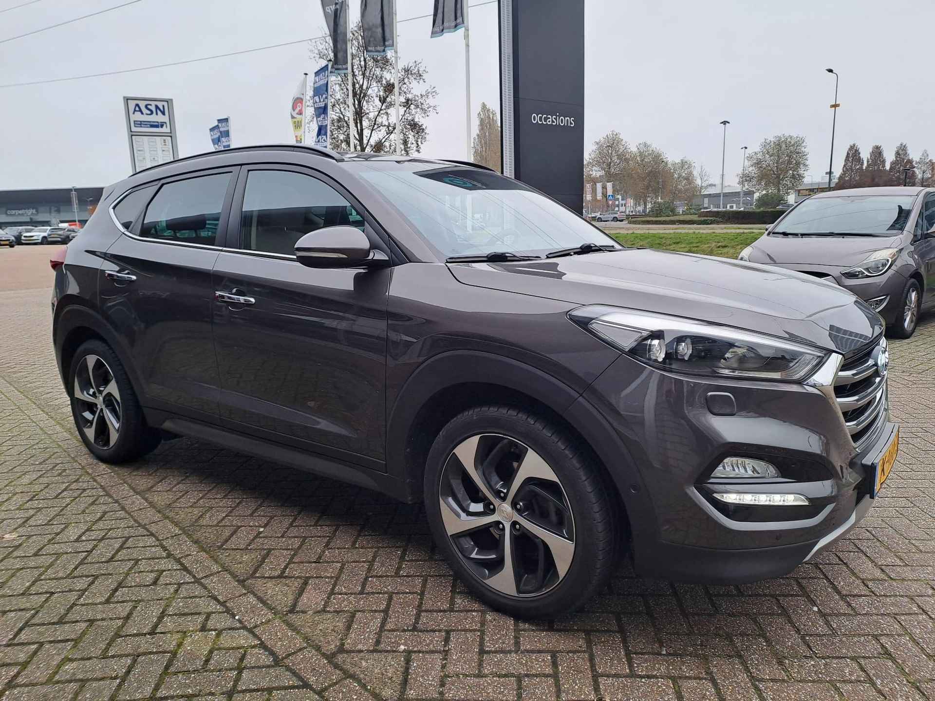 Hyundai Tucson 1.6 T-GDi Premium 4WD 7dct Automaat | Rijklaarprijs! | Full Options! | Panorama Dak | Beige Leder | Trekhaak 1600kg! | Inclusief 12 mnd Bovag-Garantie! | - 11/23