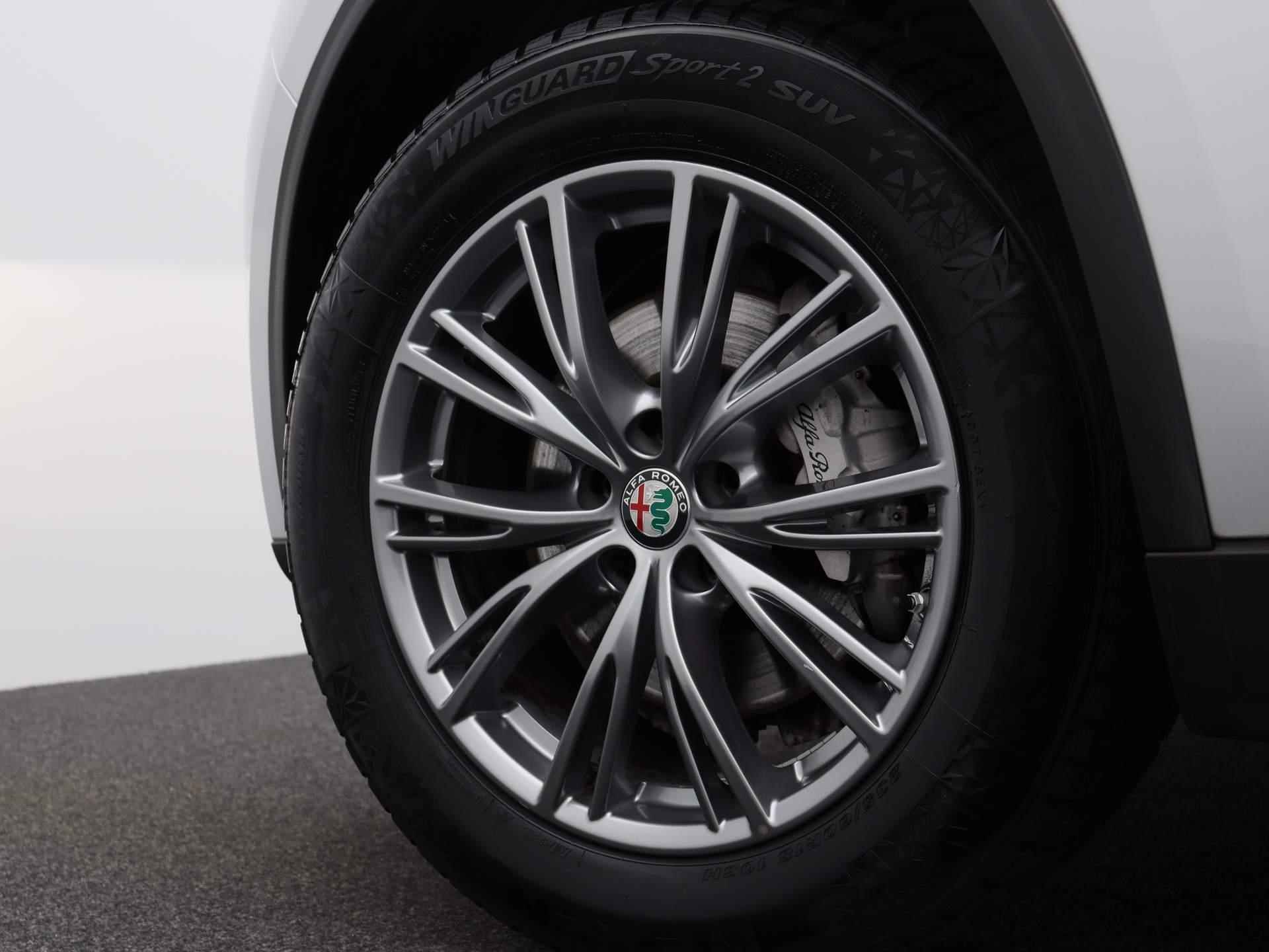 Alfa Romeo Stelvio 2.0 T AWD Super Business Edition | LEDER | NAVIGATIE | ACHTERUITRIJCAMERA | BI-XENON | CLIMATE CONTROL | ELEKTRISCHE ACHTERKLEP | LANE ASSIST | DODENHOEK ASSISTENT | - 39/46