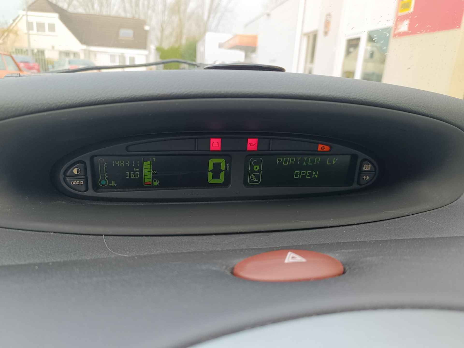 Citroen Xsara Picasso 1.8i-16V Différence2 - 18/22