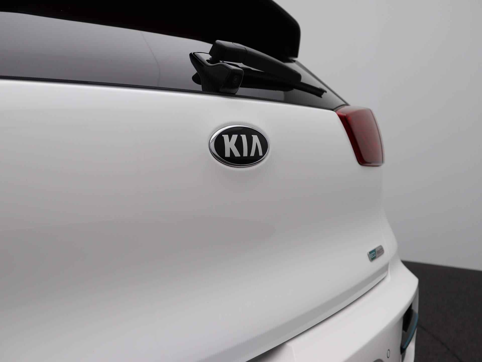 Kia e-Niro DynamicPlusLine 64 kWh | Stoel/Stuur verwarm | Camera | Parkeer sensoren | Navigatie | €2000 SUBSIDIE - 36/47