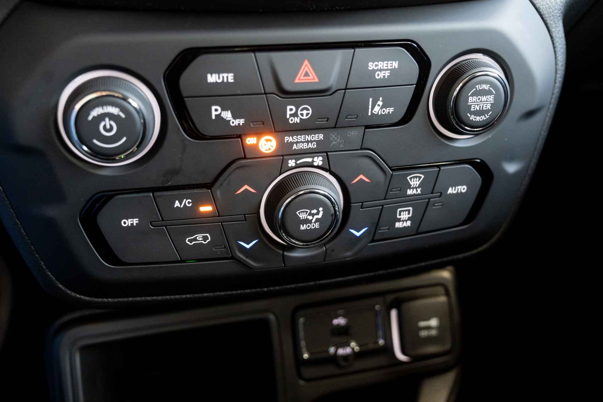 Jeep Renegade 1.5T e-Hybrid Limited | Navigatie | Climate Controle | Keyless | Adaptive Cruise | - 28/40