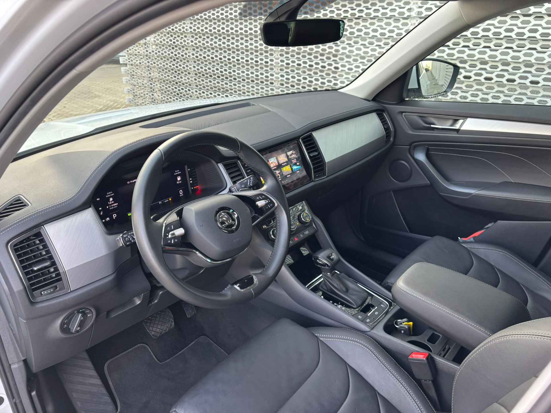 Škoda Kodiaq 1.5 TSI Business Edition 7p. / 7 Persoons / Digitale Cockpit / Zwenkbare Trekhaak / Lederen Bekleding / Matrix LED / Achteruitrijcamera ** - 12/36