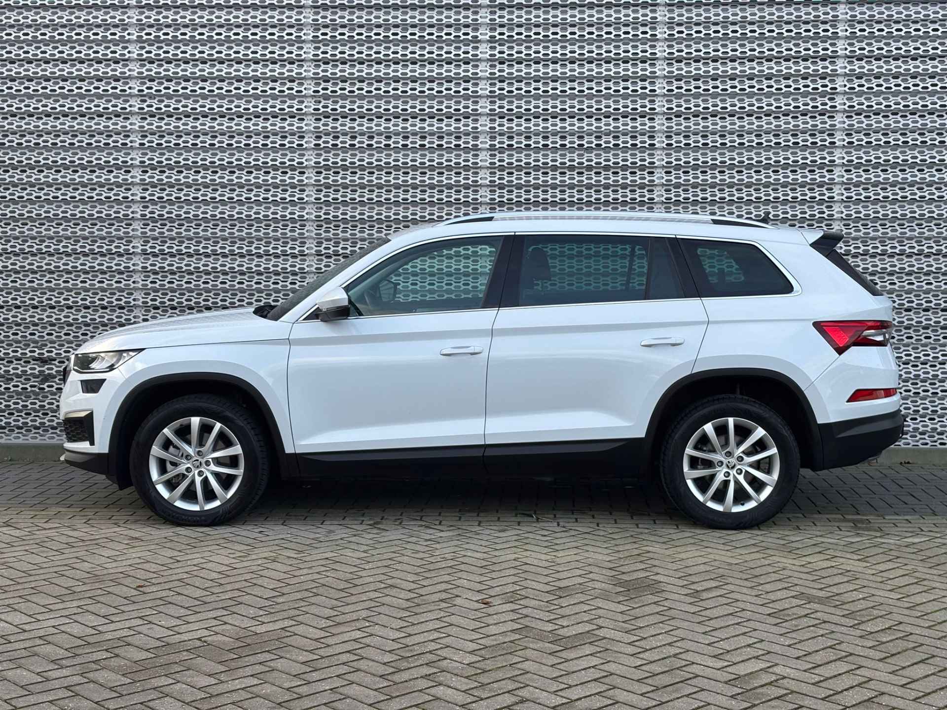 Škoda Kodiaq 1.5 TSI Business Edition 7p. / 7 Persoons / Digitale Cockpit / Zwenkbare Trekhaak / Lederen Bekleding / Matrix LED / Achteruitrijcamera ** - 5/36