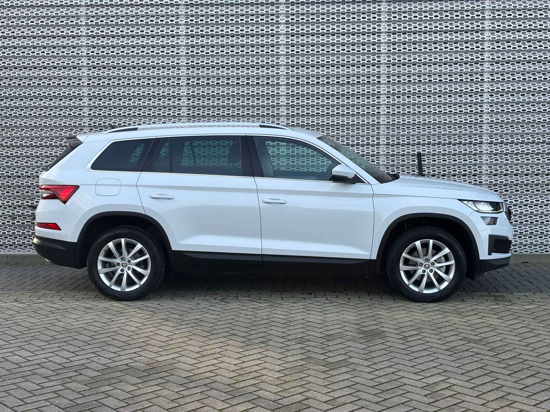 Škoda Kodiaq 1.5 TSI Business Edition 7p. / 7 Persoons / Digitale Cockpit / Zwenkbare Trekhaak / Lederen Bekleding / Matrix LED / Achteruitrijcamera ** - 9/36