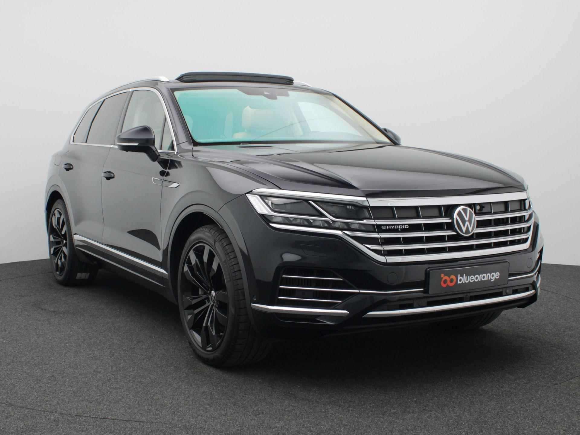 Volkswagen Touareg 3.0 TSi eHybrid Atmosphere 4MOTION 381PK DSG LED, Navigatie, Stoelverwarming v+a, Panorama Dak, Leder, 19"LMV, Trekhaak, 360gr. Camera - 12/61