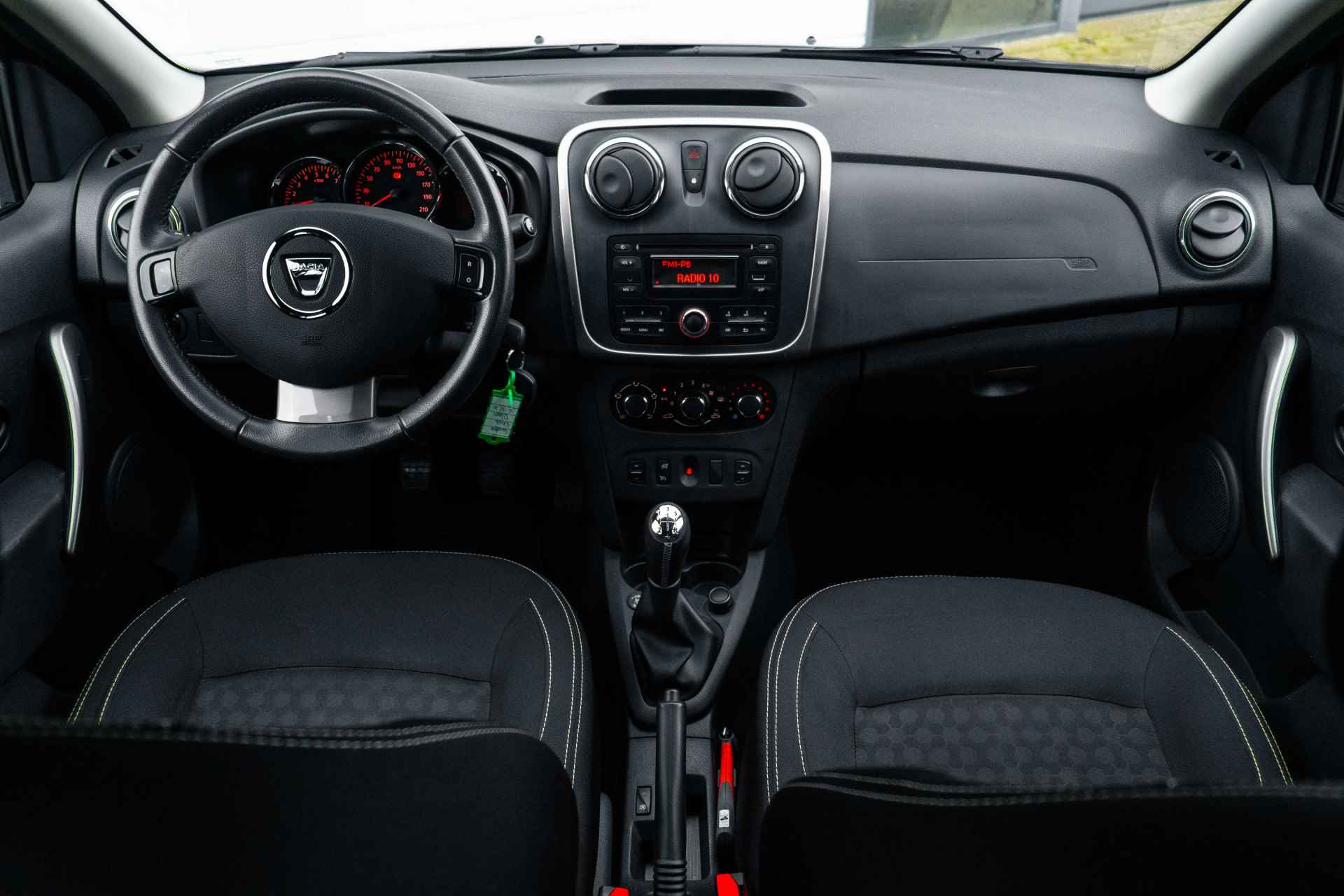 Dacia Sandero 0.9 TCe 90pk Bi-Fuel Lauréate | Airco | Trekhaak |Cruise controle | LM Velgen | incl. Bovag rijklaarpakket met 12 maanden garantie - 10/45