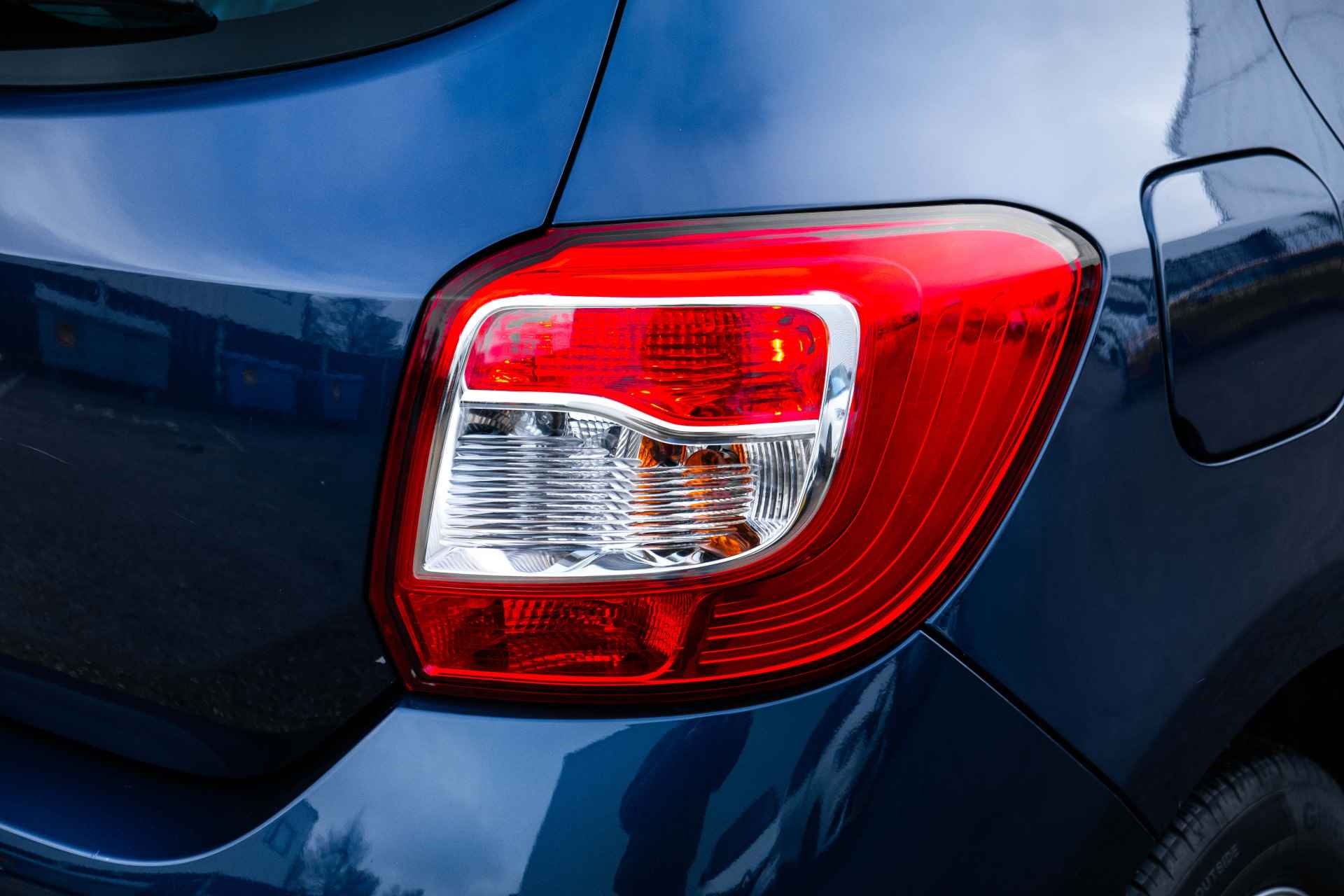 Dacia Sandero 0.9 TCe 90pk Bi-Fuel Lauréate | Airco | Trekhaak |Cruise controle | LM Velgen | incl. Bovag rijklaarpakket met 12 maanden garantie - 23/45