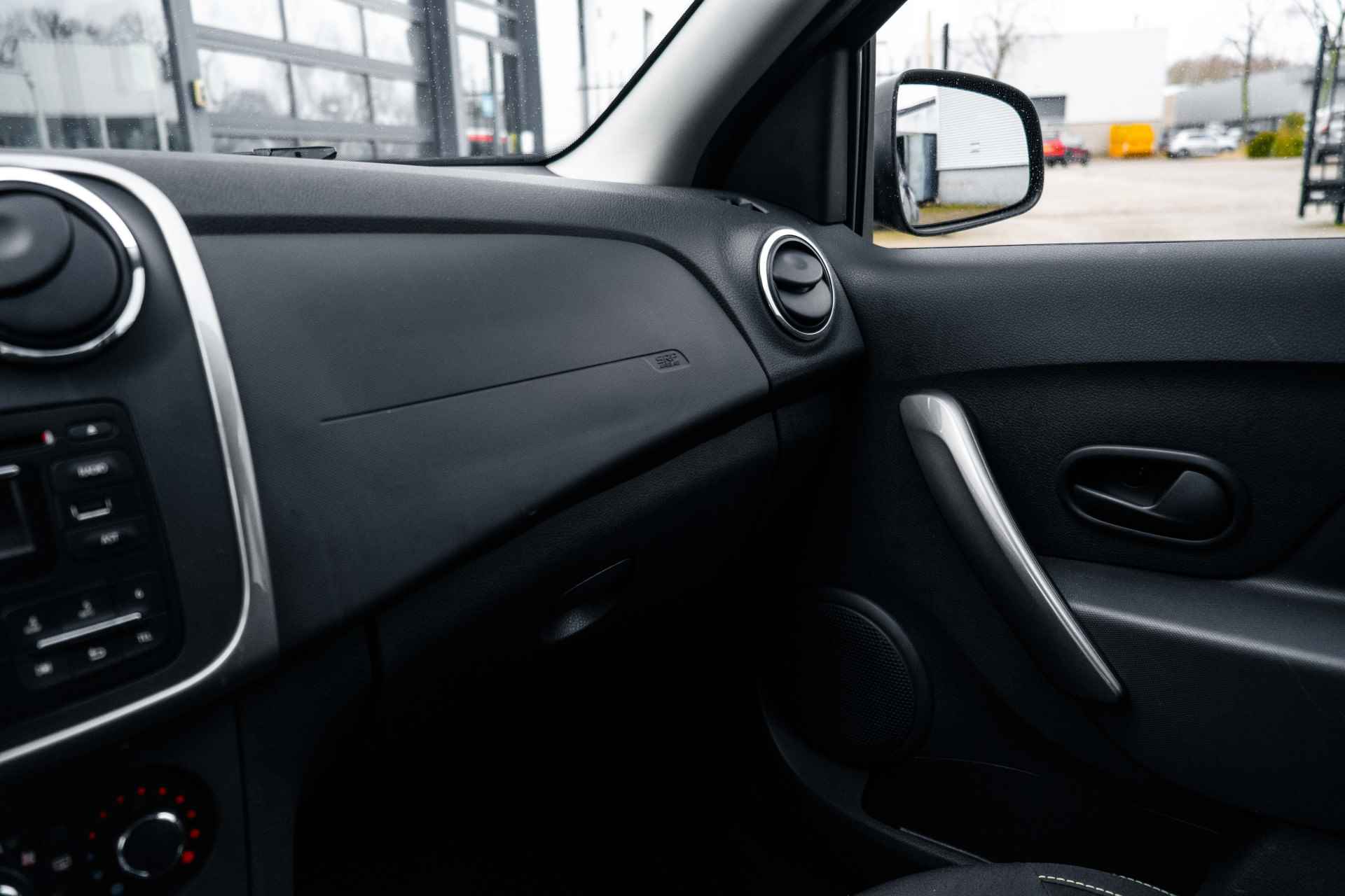 Dacia Sandero 0.9 TCe 90pk Bi-Fuel Lauréate | Airco | Trekhaak |Cruise controle | LM Velgen | incl. Bovag rijklaarpakket met 12 maanden garantie - 37/45