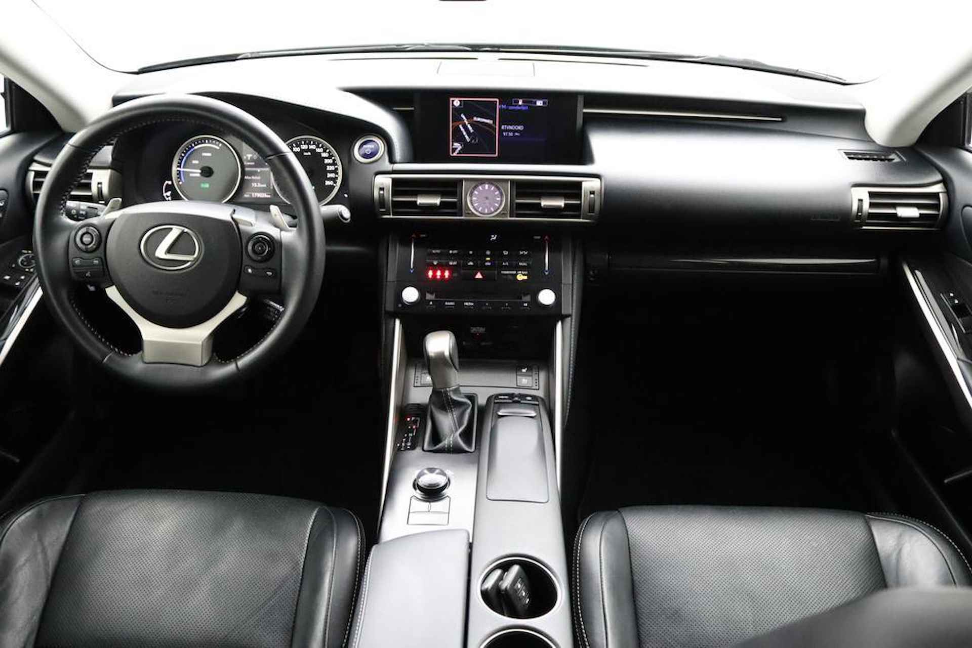 Lexus IS 300h Luxury Line | Dealeronderhouden | Mark Levinson | Blind Spot Monitor | Stoelkoeling | Stuurwielverwarming - 4/49