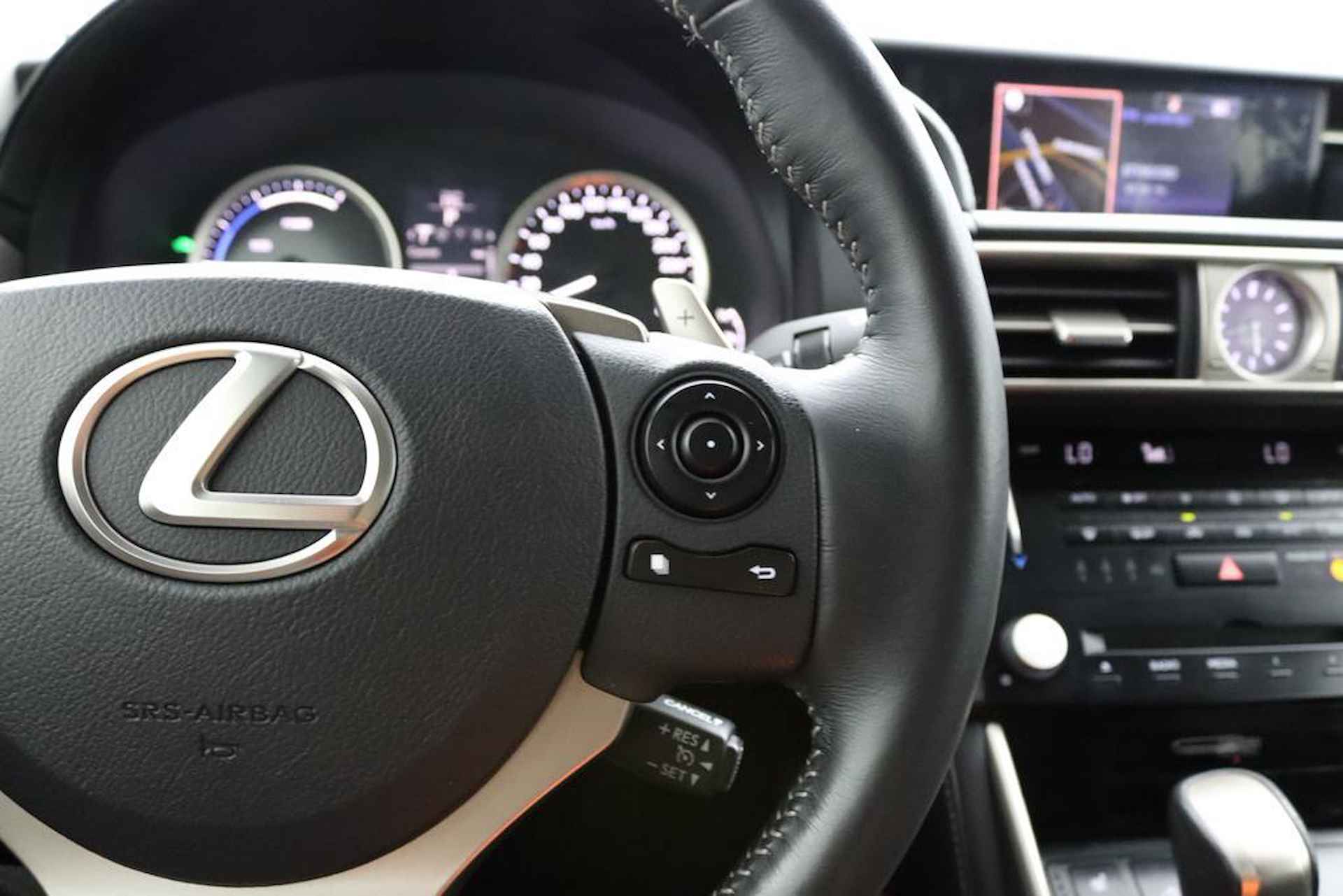 Lexus IS 300h Luxury Line | Dealeronderhouden | Mark Levinson | Blind Spot Monitor | Stoelkoeling | Stuurwielverwarming - 21/49