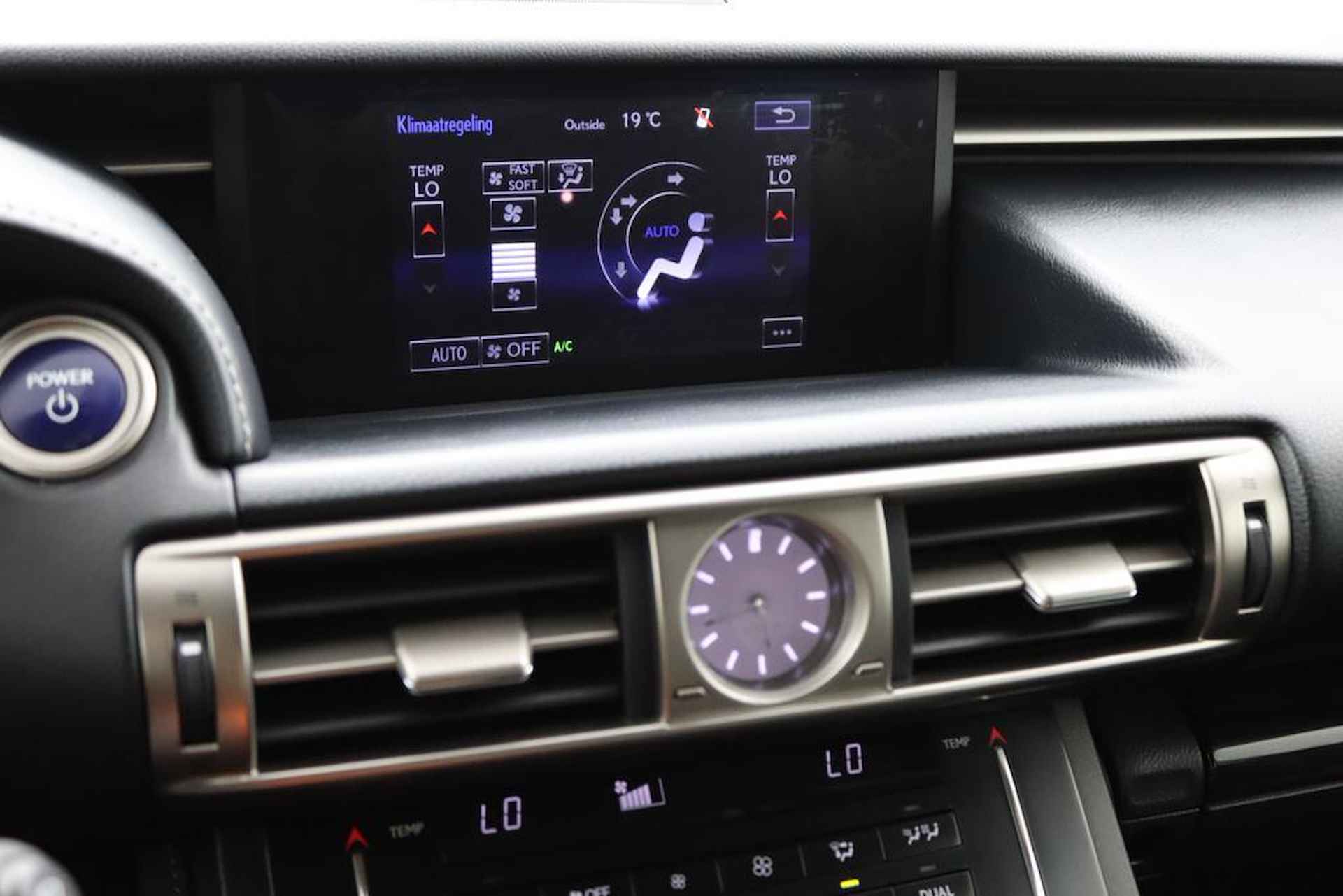 Lexus IS 300h Luxury Line | Dealeronderhouden | Mark Levinson | Blind Spot Monitor | Stoelkoeling | Stuurwielverwarming - 45/49