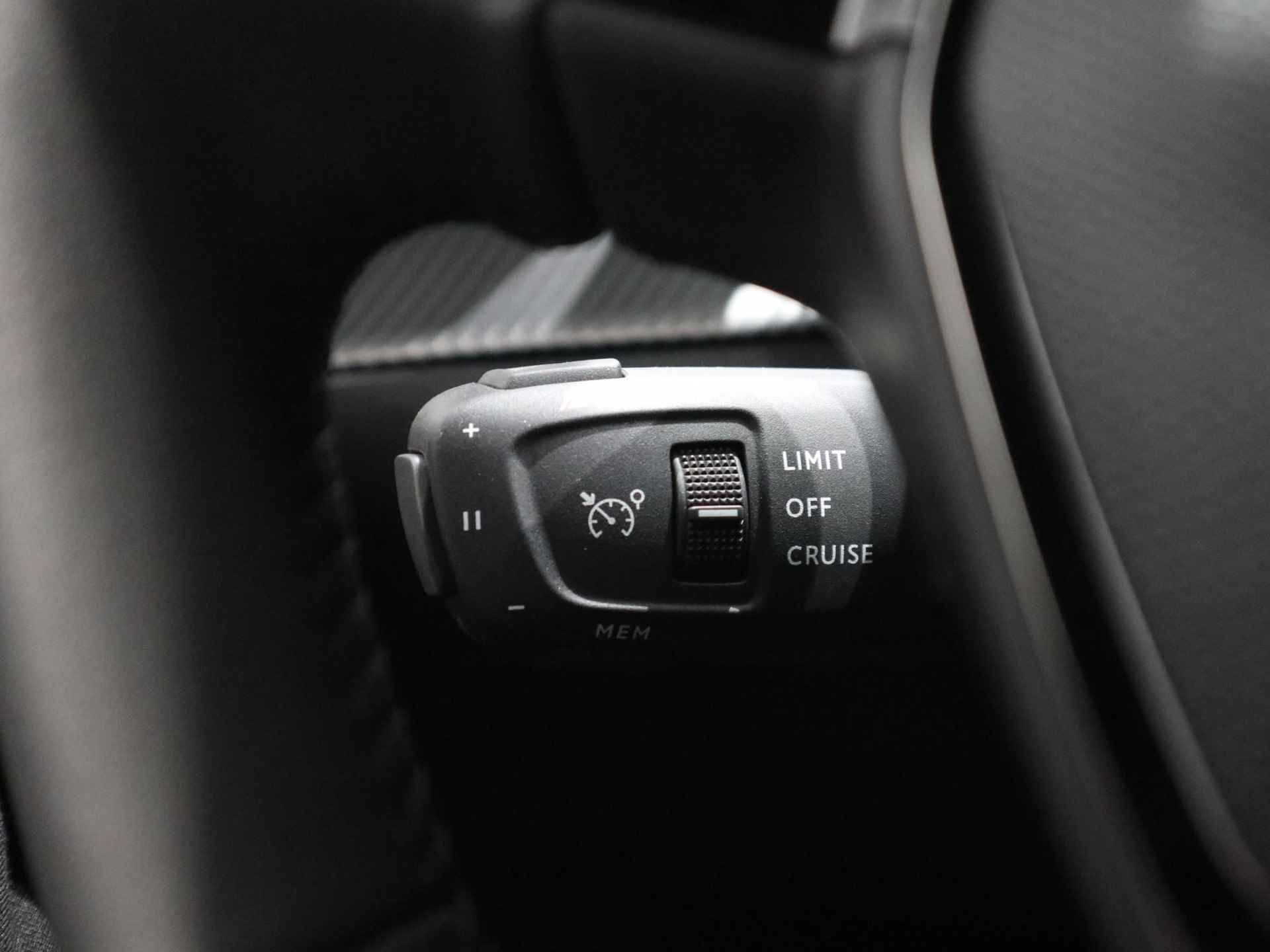 Peugeot e-2008 Allure Pack - NAV - CAMERA - KEYLESS - ADAPTIVE CRUISE. - VOORRAAD - 19/29