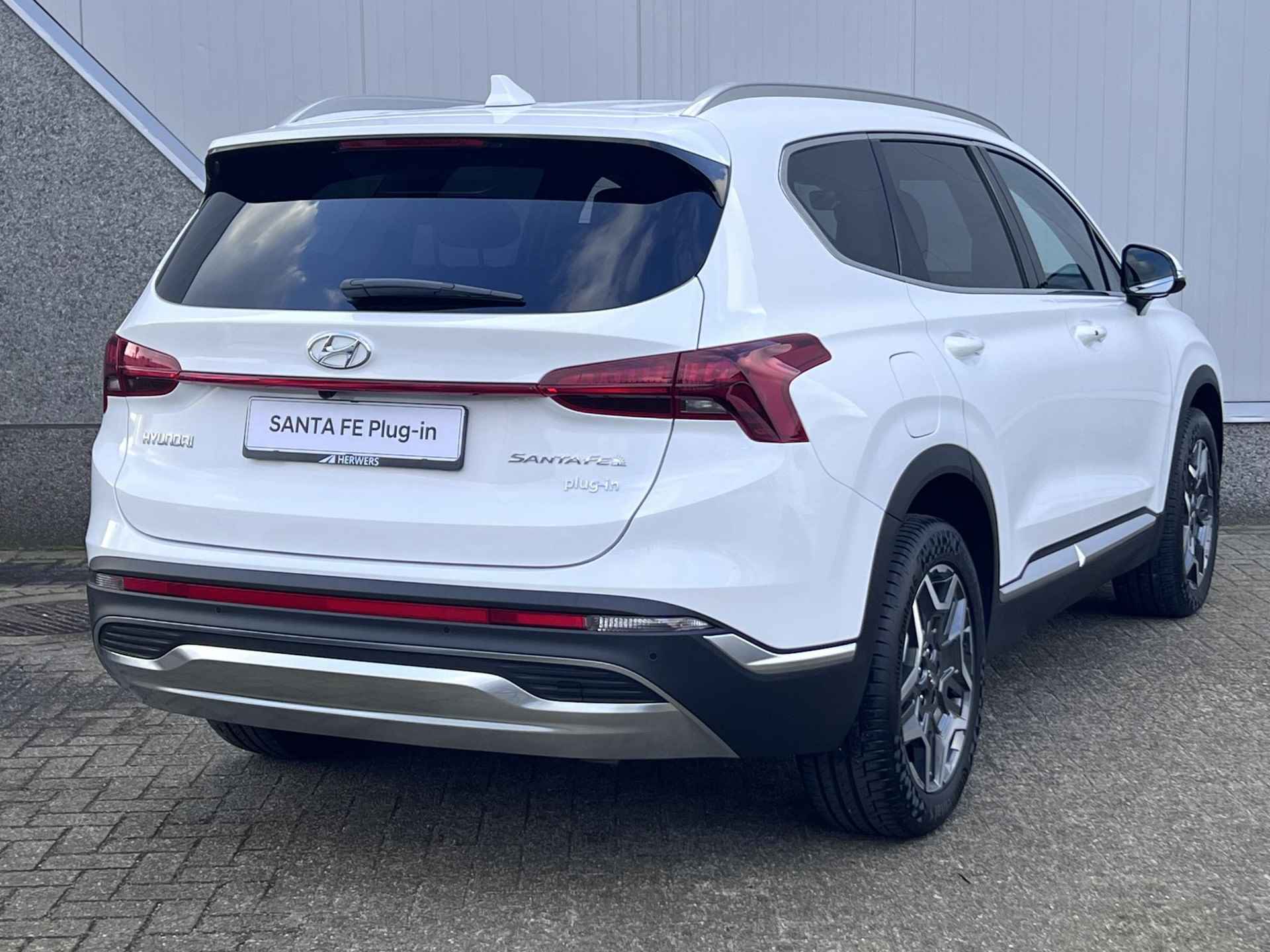 Hyundai Santa Fe 1.6 T-GDI PHEV Comfort Smart / € 5.000,- Voordeel / € 51.995,- Rijklaar / Lederen bekleding / Stoelverwarming / Adaptieve cruise control / Keyless / PDC V+A - 3/46