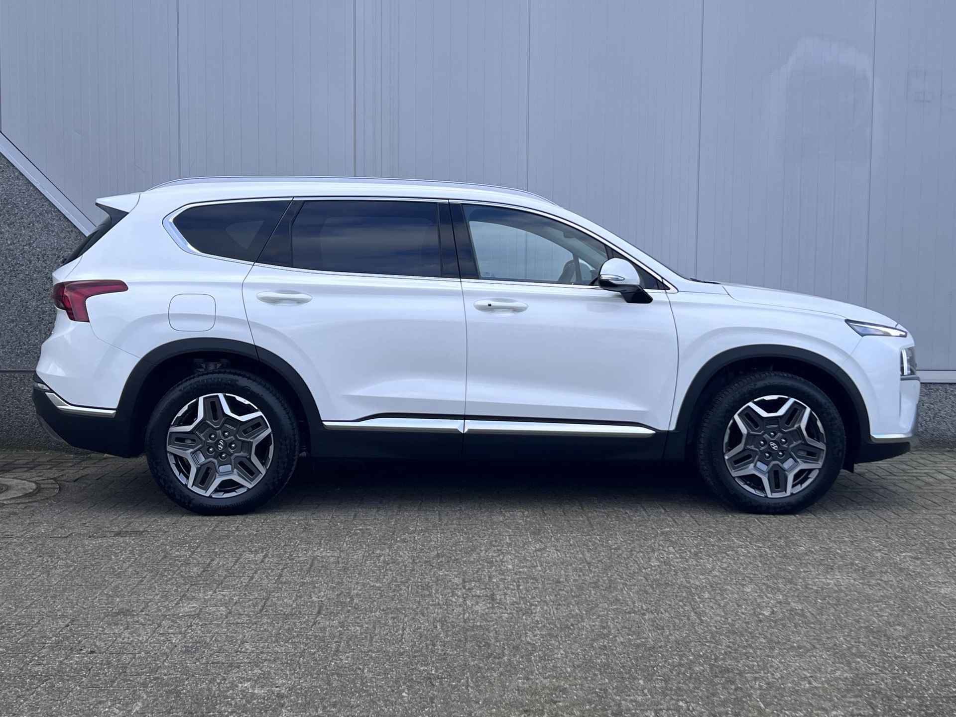 Hyundai Santa Fe 1.6 T-GDI PHEV Comfort Smart / € 5.000,- Voordeel / € 51.995,- Rijklaar / Lederen bekleding / Stoelverwarming / Adaptieve cruise control / Keyless / PDC V+A - 7/46