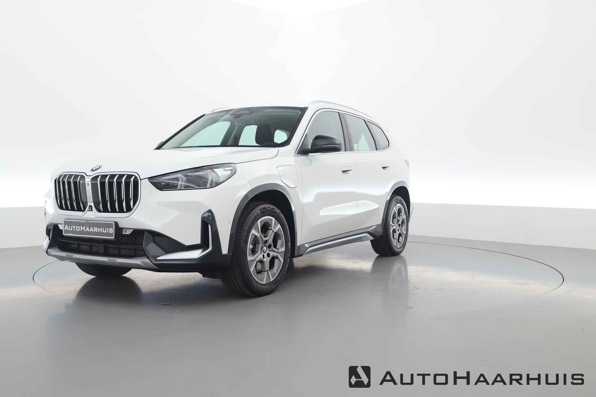 BMW X1 30e xDrive | Navi | HUD | 360cam | Elek. Trekhaak | Keyless - 1/32