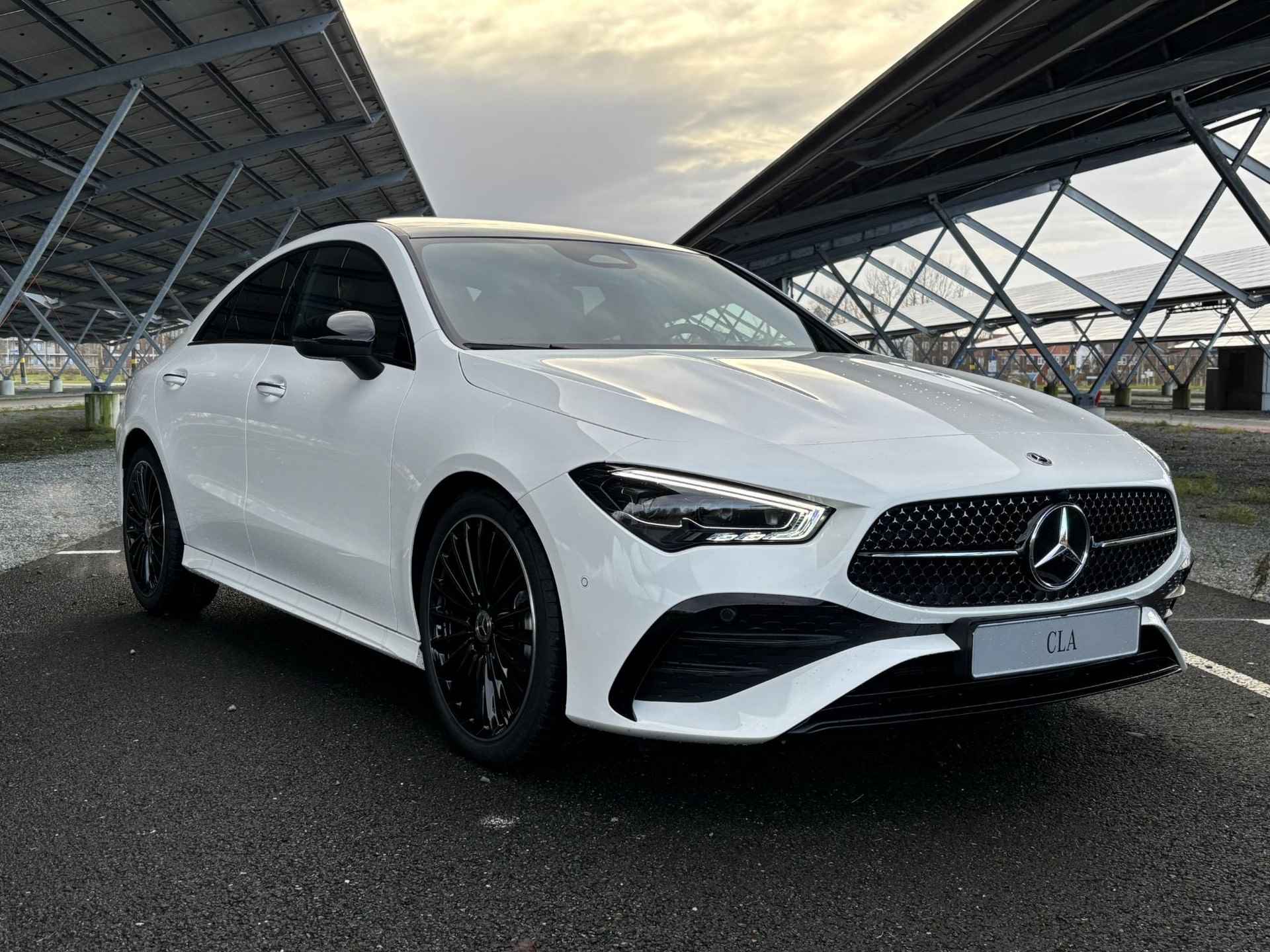 Mercedes-Benz CLA-klasse 180 AMG Line | Panoramadak | Sfeerverlichting | Parkeercamera | Stoelverwarming | 19" Multispaaks velgen | - 4/34