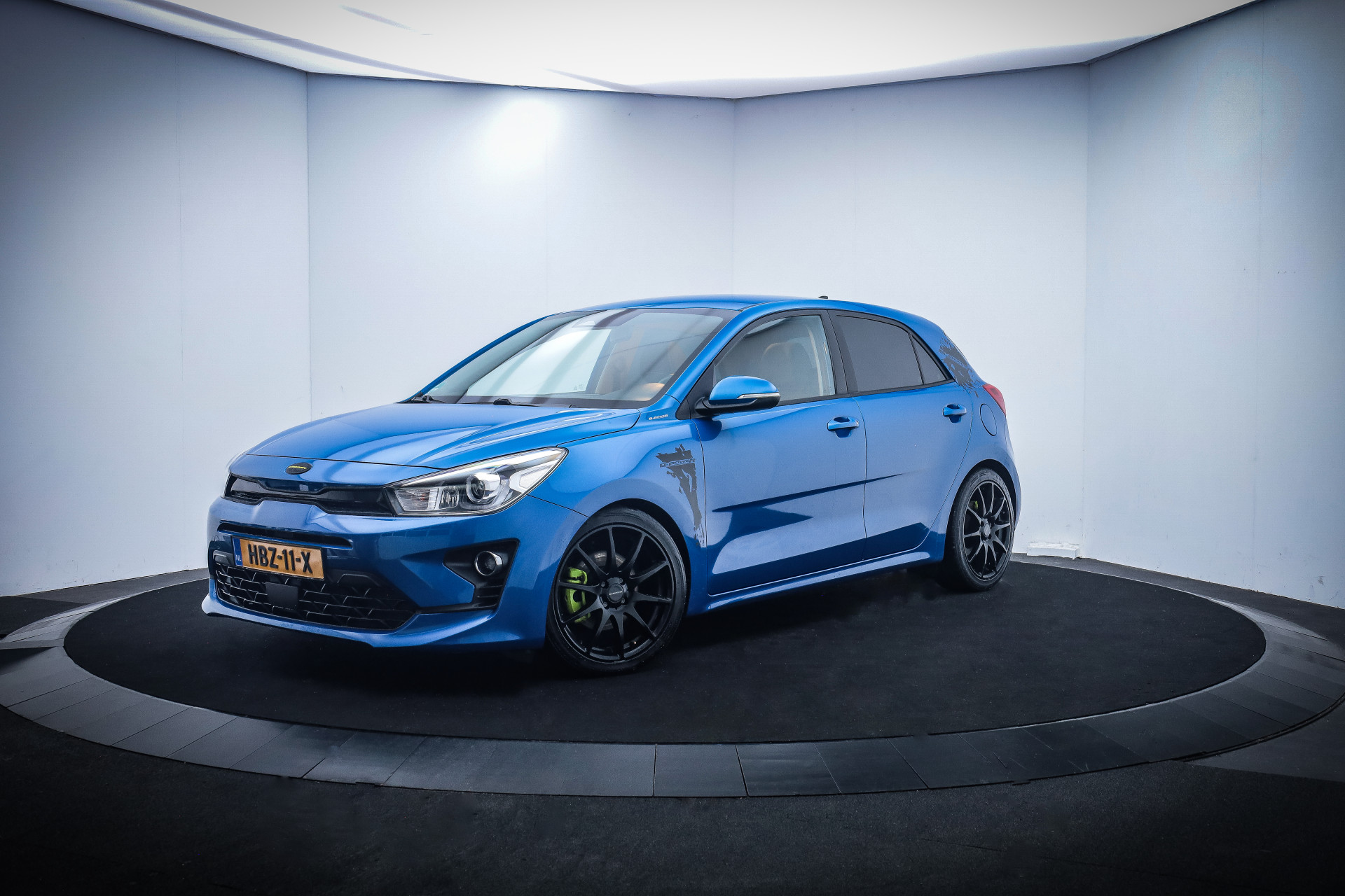 Kia Rio 1.0T-GDi VISION-LINE FULL LED/CAMERA/CARPLAY/STUUR+STOELVERW./NAVI/LANE ASSIST/PDC/LMV 17''