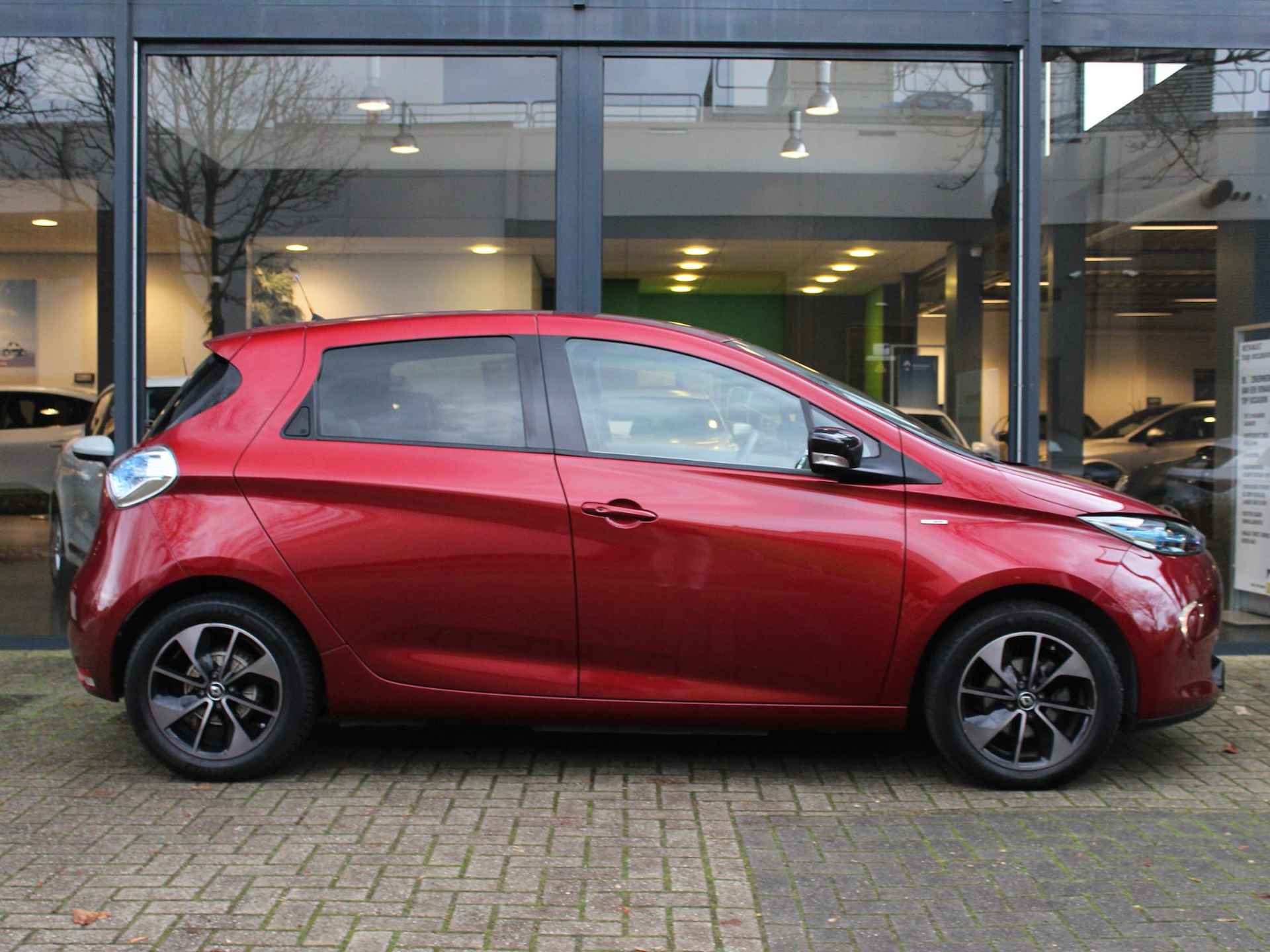 Renault ZOE R110 Bose 41 kWh (ex Accu) / €2.000 SUBSIDIE / NAVI / DEALER OND. / CRUISE / CLIMATE / STOELV. / KEYLESS / PDC A / CAMERA / 16'' LMV - 8/50