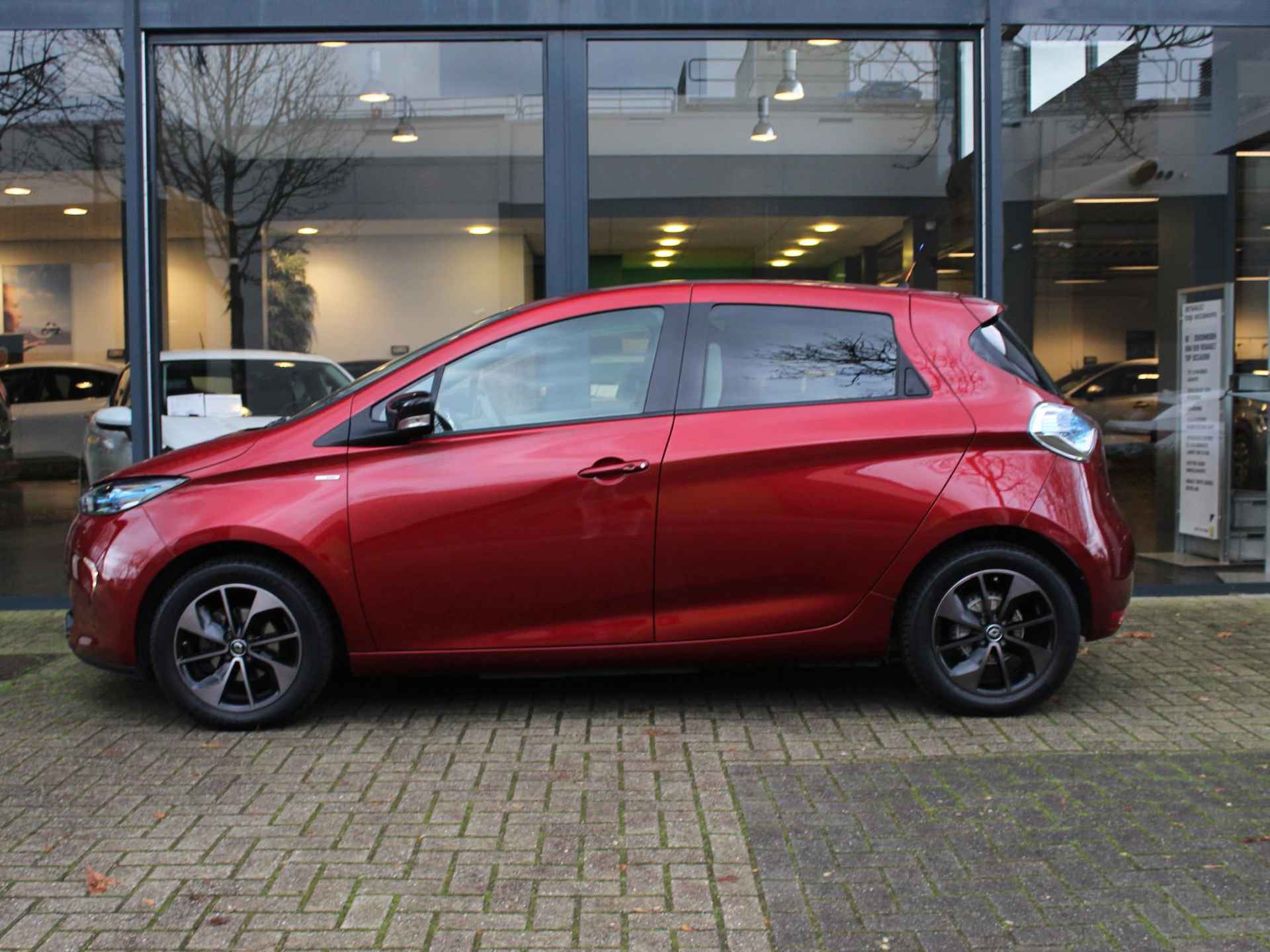 Renault ZOE R110 Bose 41 kWh (ex Accu) / €2.000 SUBSIDIE / NAVI / DEALER OND. / CRUISE / CLIMATE / STOELV. / KEYLESS / PDC A / CAMERA / 16'' LMV - 11/50