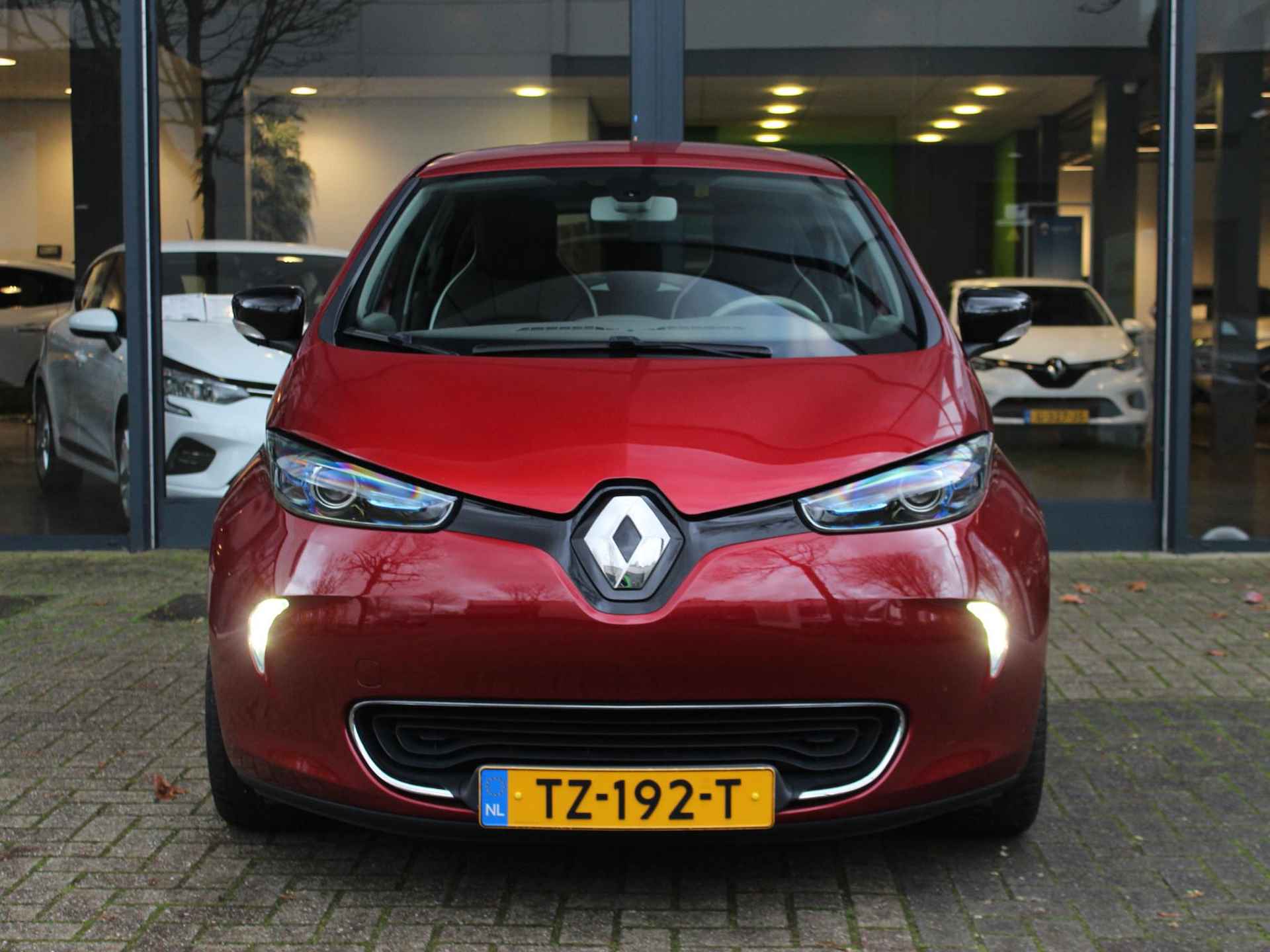 Renault ZOE R110 Bose 41 kWh (ex Accu) / €2.000 SUBSIDIE / NAVI / DEALER OND. / CRUISE / CLIMATE / STOELV. / KEYLESS / PDC A / CAMERA / 16'' LMV - 13/50