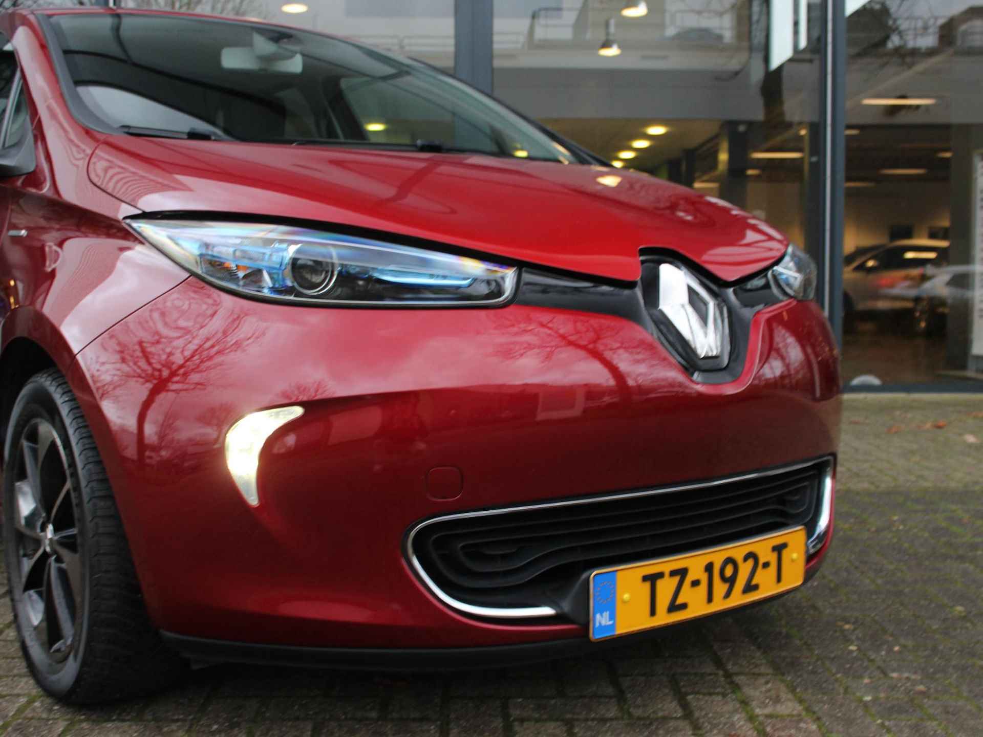 Renault ZOE R110 Bose 41 kWh (ex Accu) / €2.000 SUBSIDIE / NAVI / DEALER OND. / CRUISE / CLIMATE / STOELV. / KEYLESS / PDC A / CAMERA / 16'' LMV - 14/50