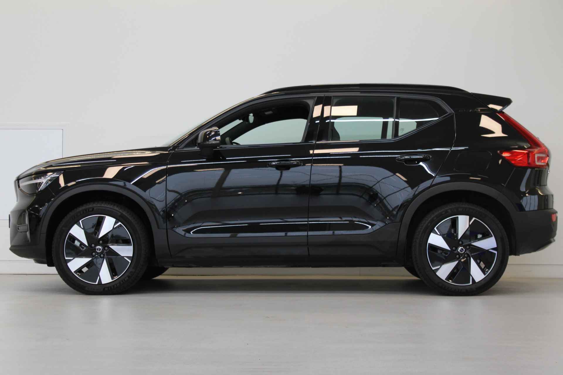 Volvo XC40 Extended Range 252PK Plus 82kWh | Trekhaak | 3Y Onderhoud | Warmtepomp | Elektr Klep | Stuurverw | P - 2/49