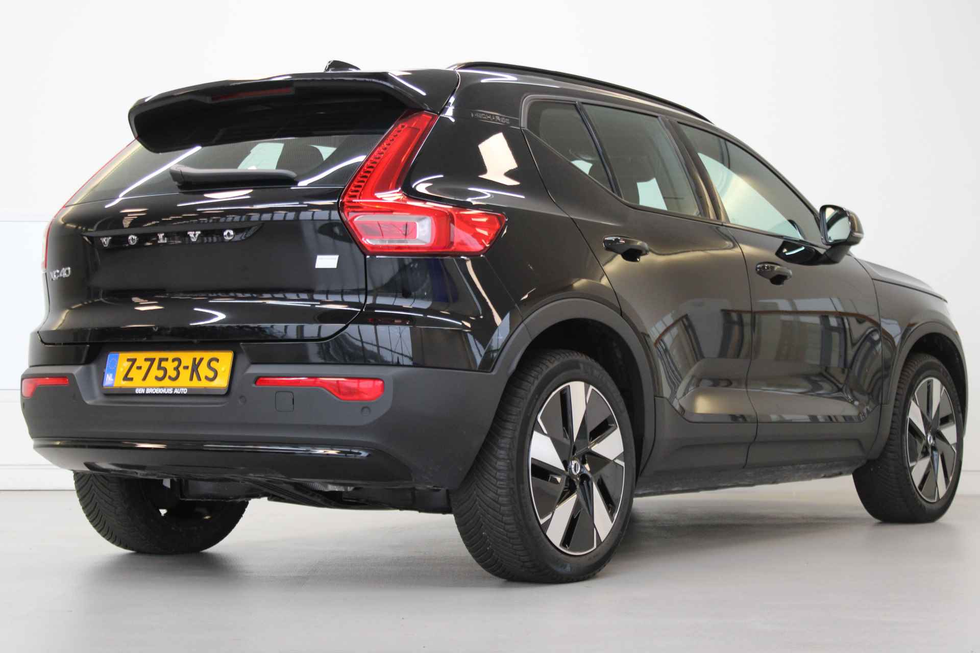 Volvo XC40 Extended Range 252PK Plus 82kWh | Trekhaak | 3Y Onderhoud | Warmtepomp | Elektr Klep | Stuurverw | P - 3/49