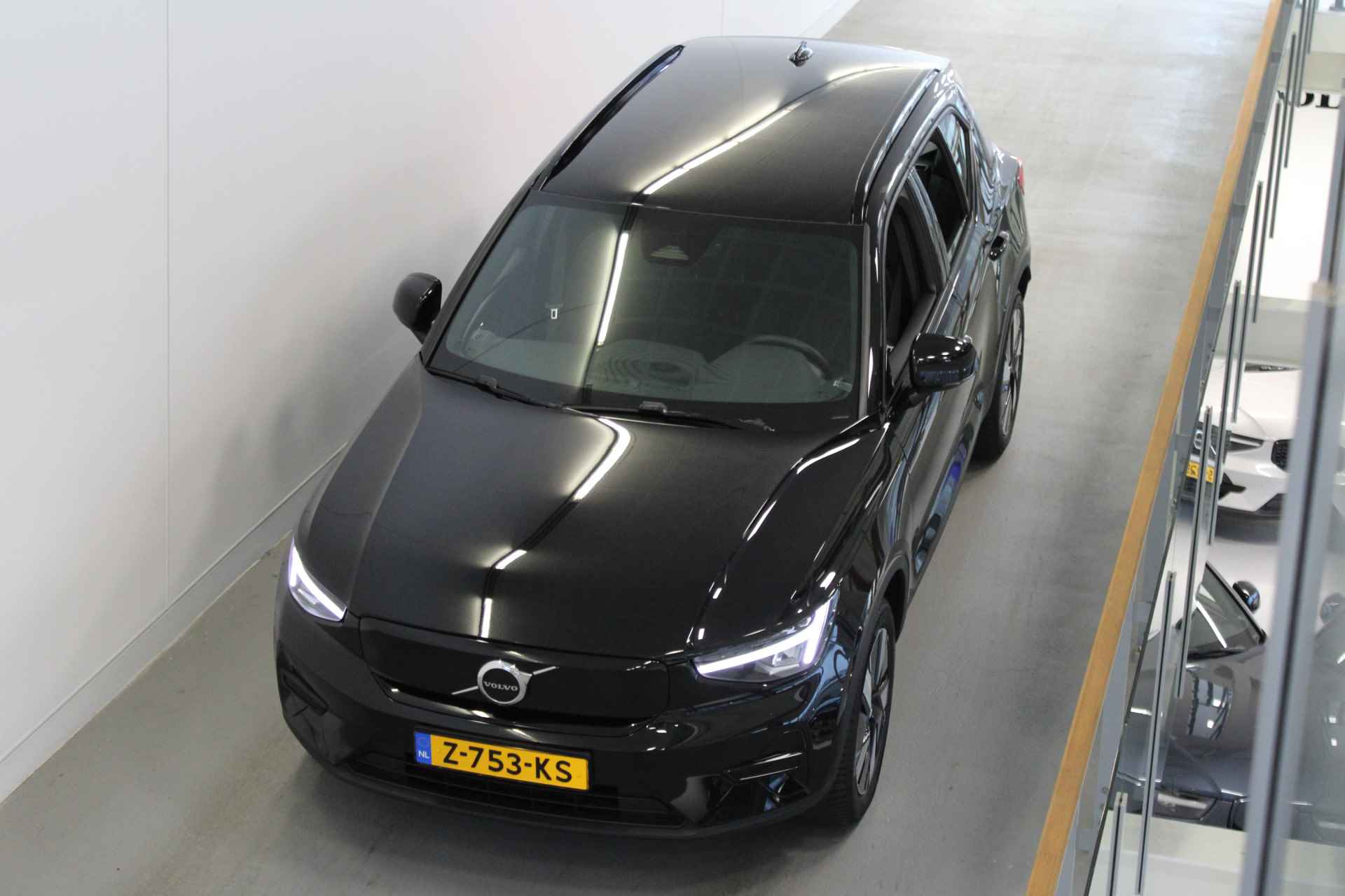 Volvo XC40 Extended Range 252PK Plus 82kWh | Trekhaak | 3Y Onderhoud | Warmtepomp | Elektr Klep | Stuurverw | P - 17/49