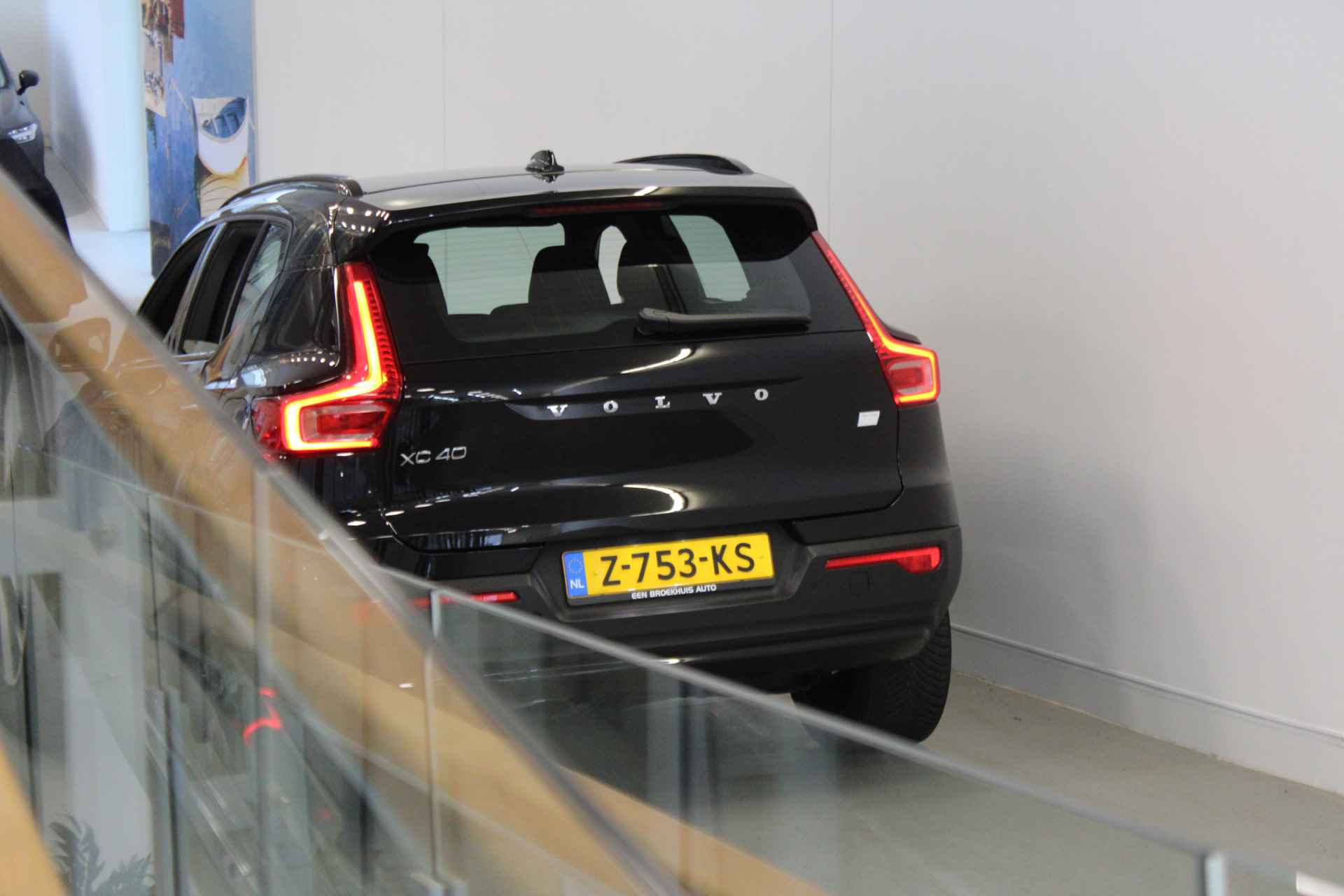 Volvo XC40 Extended Range 252PK Plus 82kWh | Trekhaak | 3Y Onderhoud | Warmtepomp | Elektr Klep | Stuurverw | P - 48/49