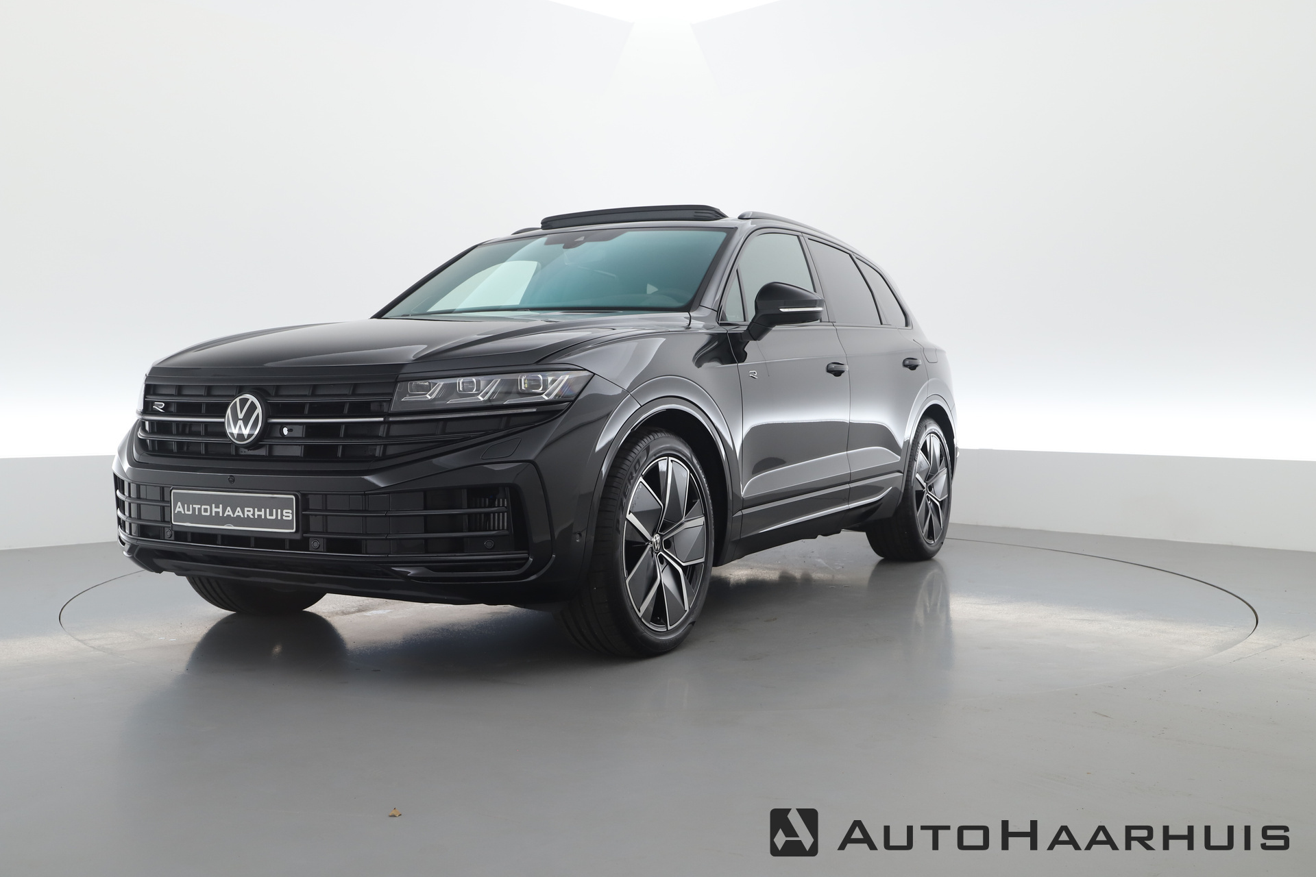 Volkswagen Touareg 3.0 TSi eHybrid R 4MOTION | Pano | HUD | Luchtvering | Soft Close | Nachtzicht | Massage | Stoelventi.