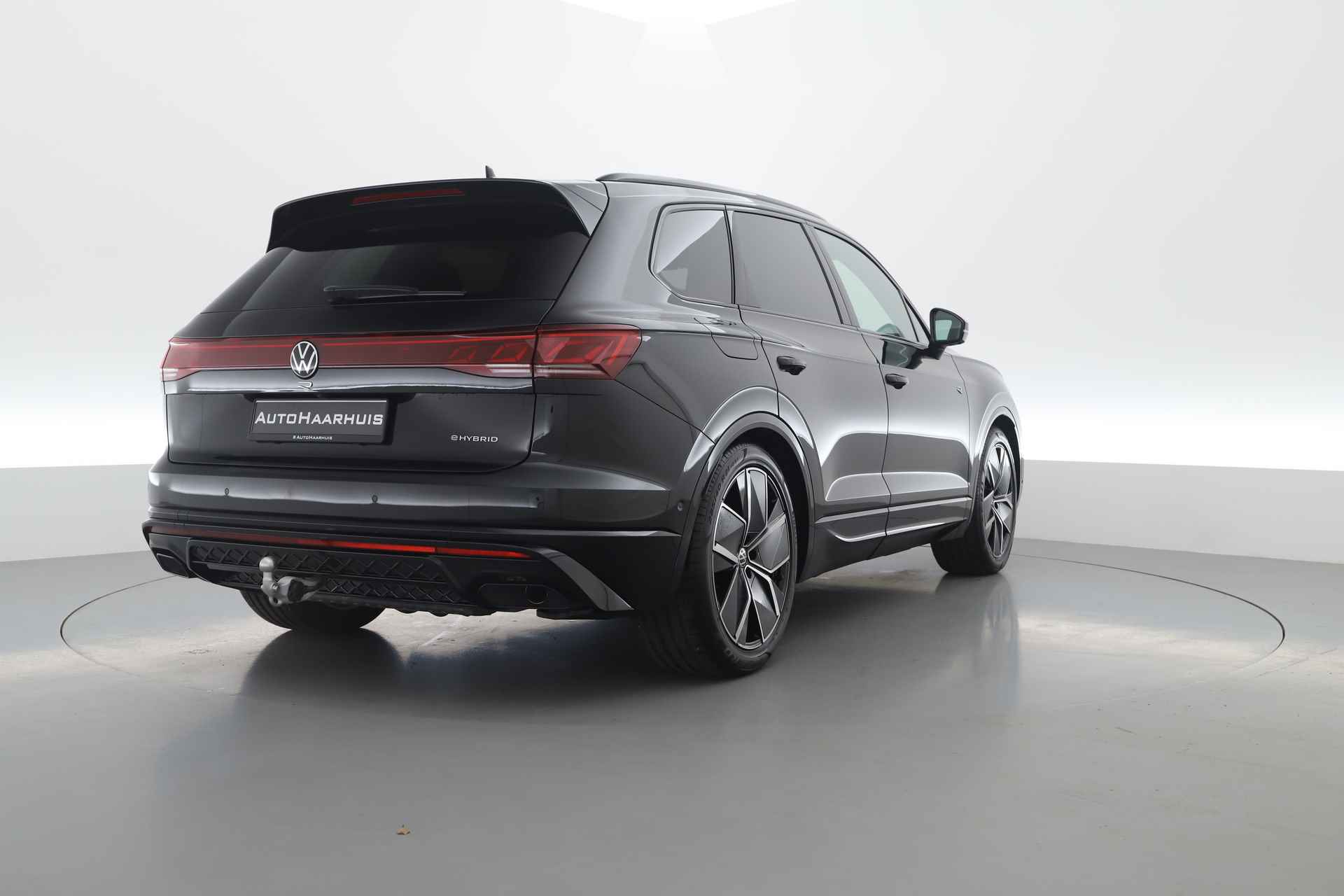 Volkswagen Touareg 3.0 TSi eHybrid R 4MOTION | Pano | HUD | Luchtvering | Soft Close | Nachtzicht | Massage | Stoelventi. - 2/42