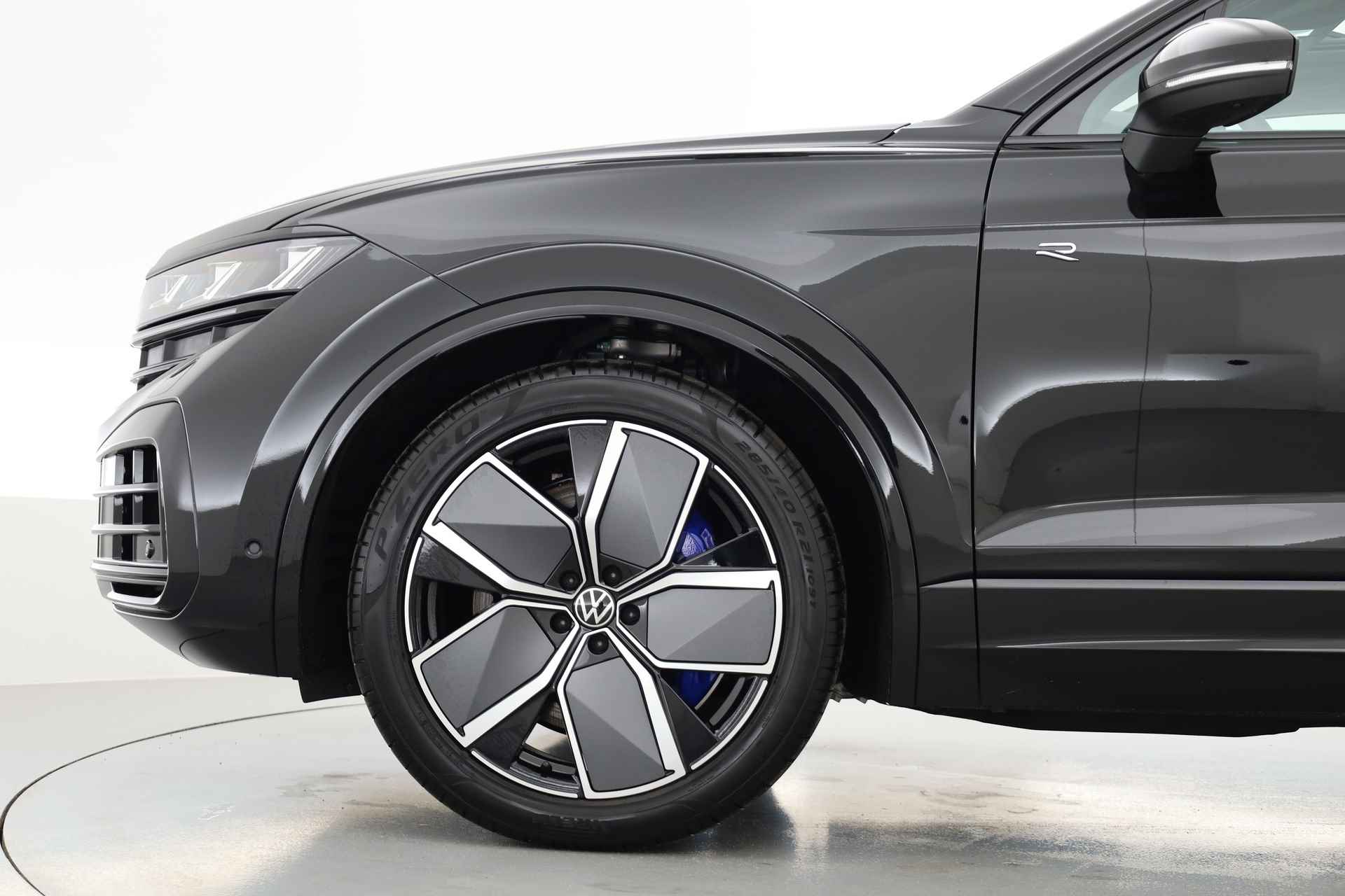 Volkswagen Touareg 3.0 TSi eHybrid R 4MOTION | Pano | HUD | Luchtvering | Soft Close | Nachtzicht | Massage | Stoelventi. - 37/42