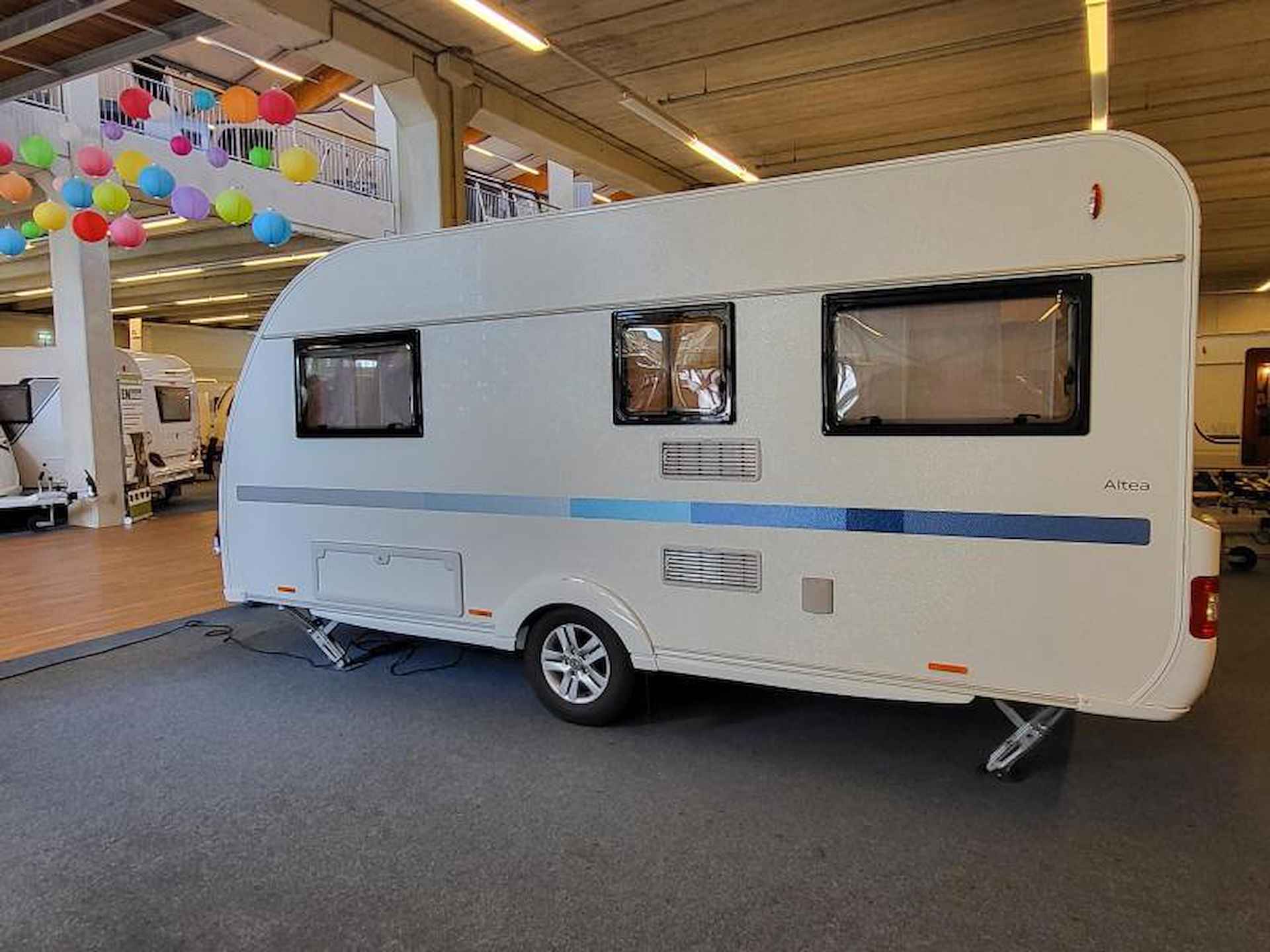 Adria Altea 472 PU voortent en fabrieksoptie - 6/19