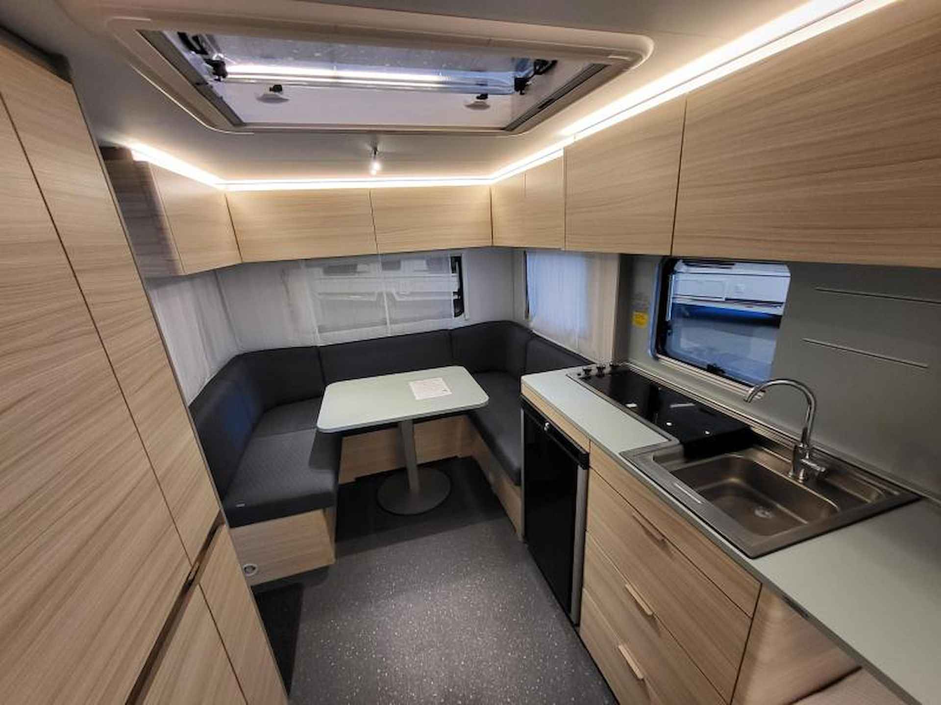 Adria Altea 472 PU voortent en fabrieksoptie - 7/19