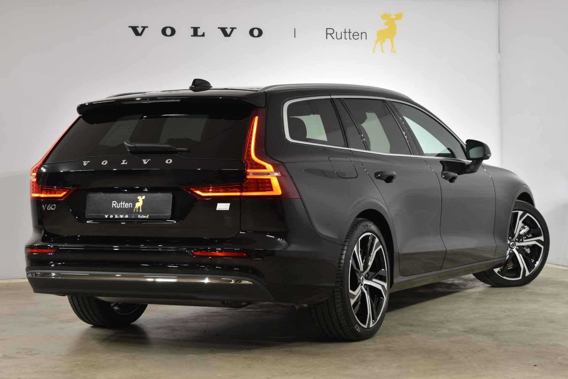 Volvo V60 T6 350PK Automaat Recharge AWD Plus Bright - 5/44