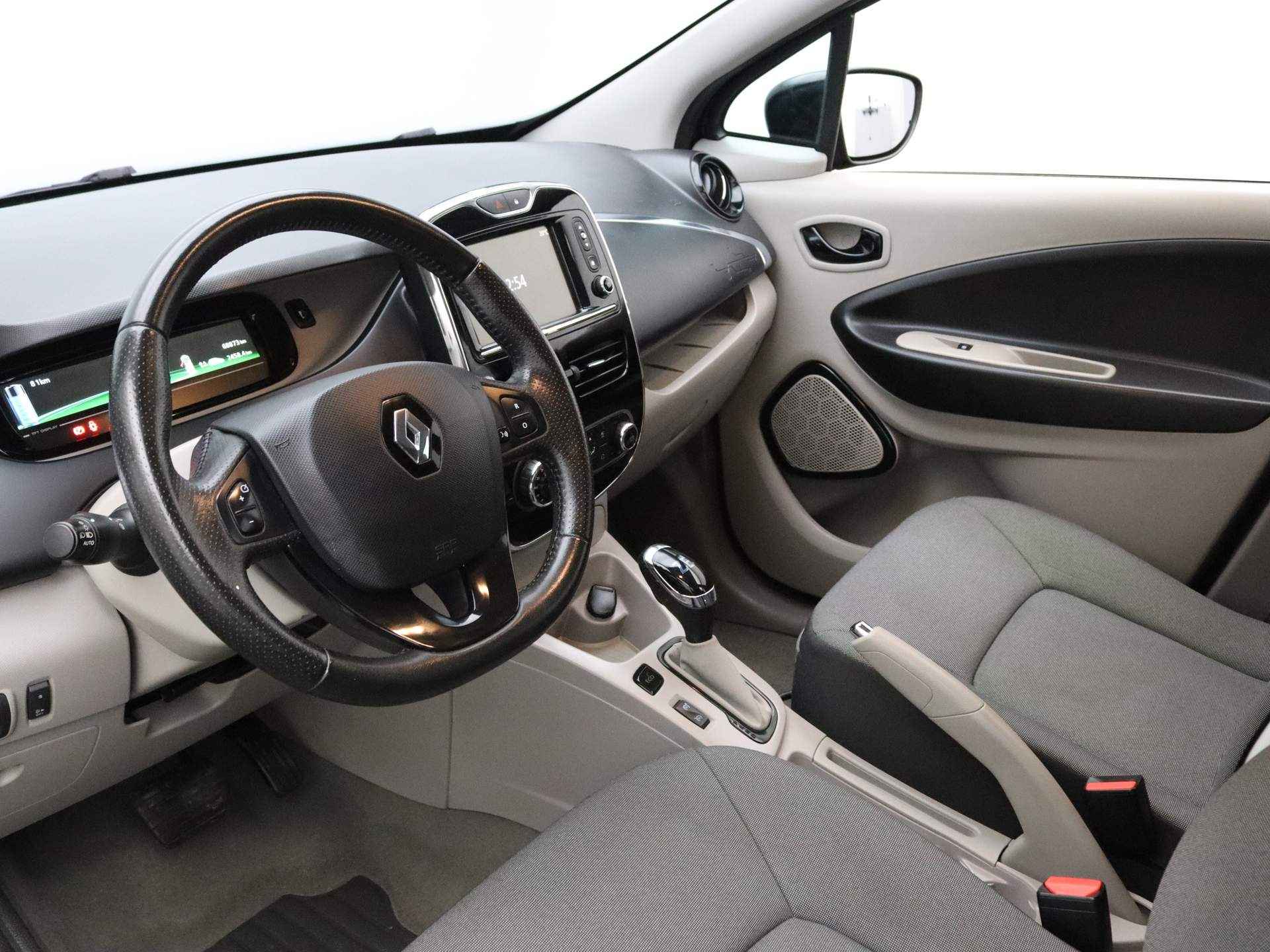 Renault ZOE Q210 Intens Quickcharge 22 kWh HUURBATTERIJ ALL-IN PRIJS! Climate control | Parkeersensoren achter | 17" inch velgen - 4/40