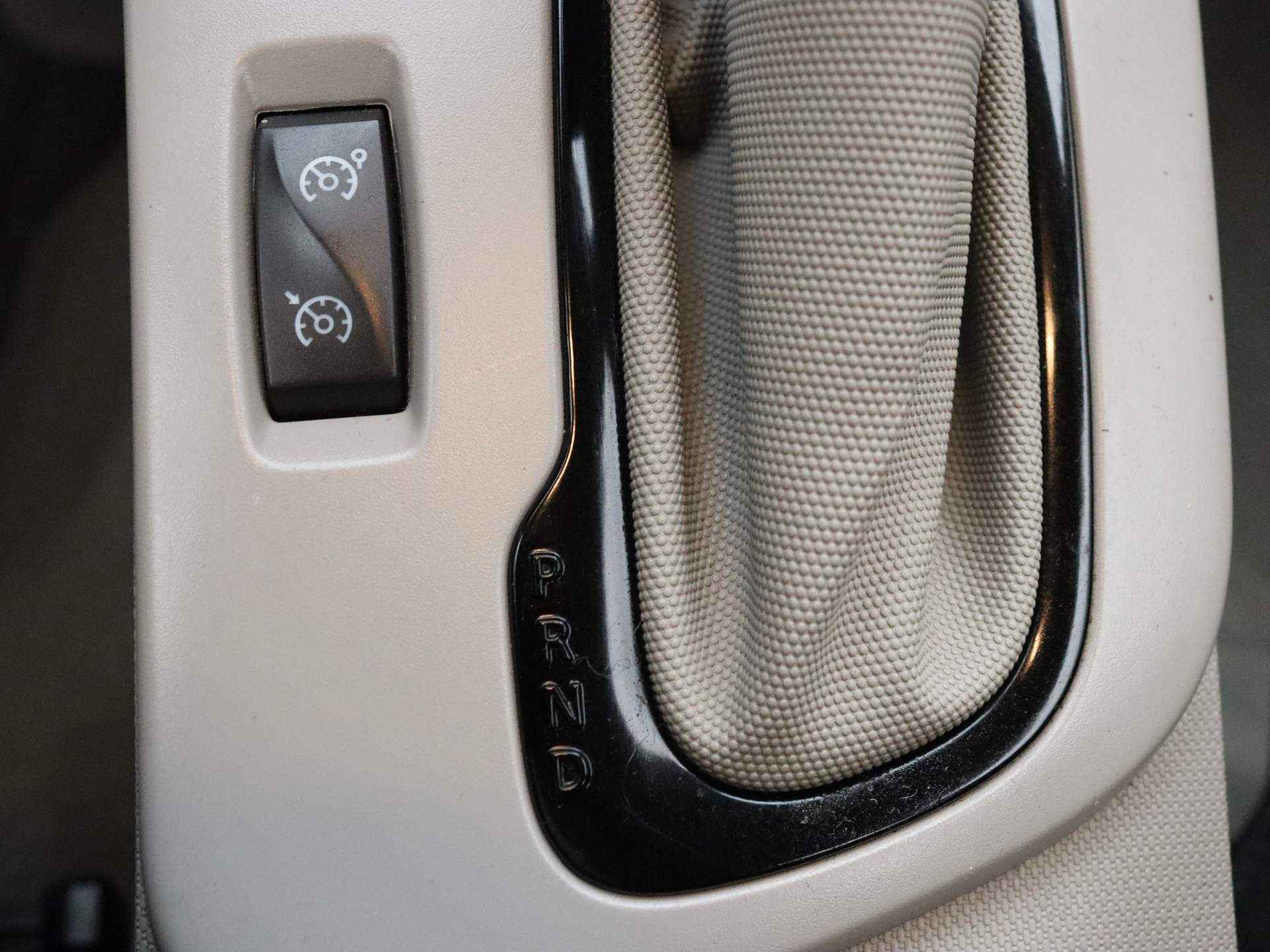 Renault ZOE Q210 Intens Quickcharge 22 kWh HUURBATTERIJ ALL-IN PRIJS! Climate control | Parkeersensoren achter | 17" inch velgen - 9/40