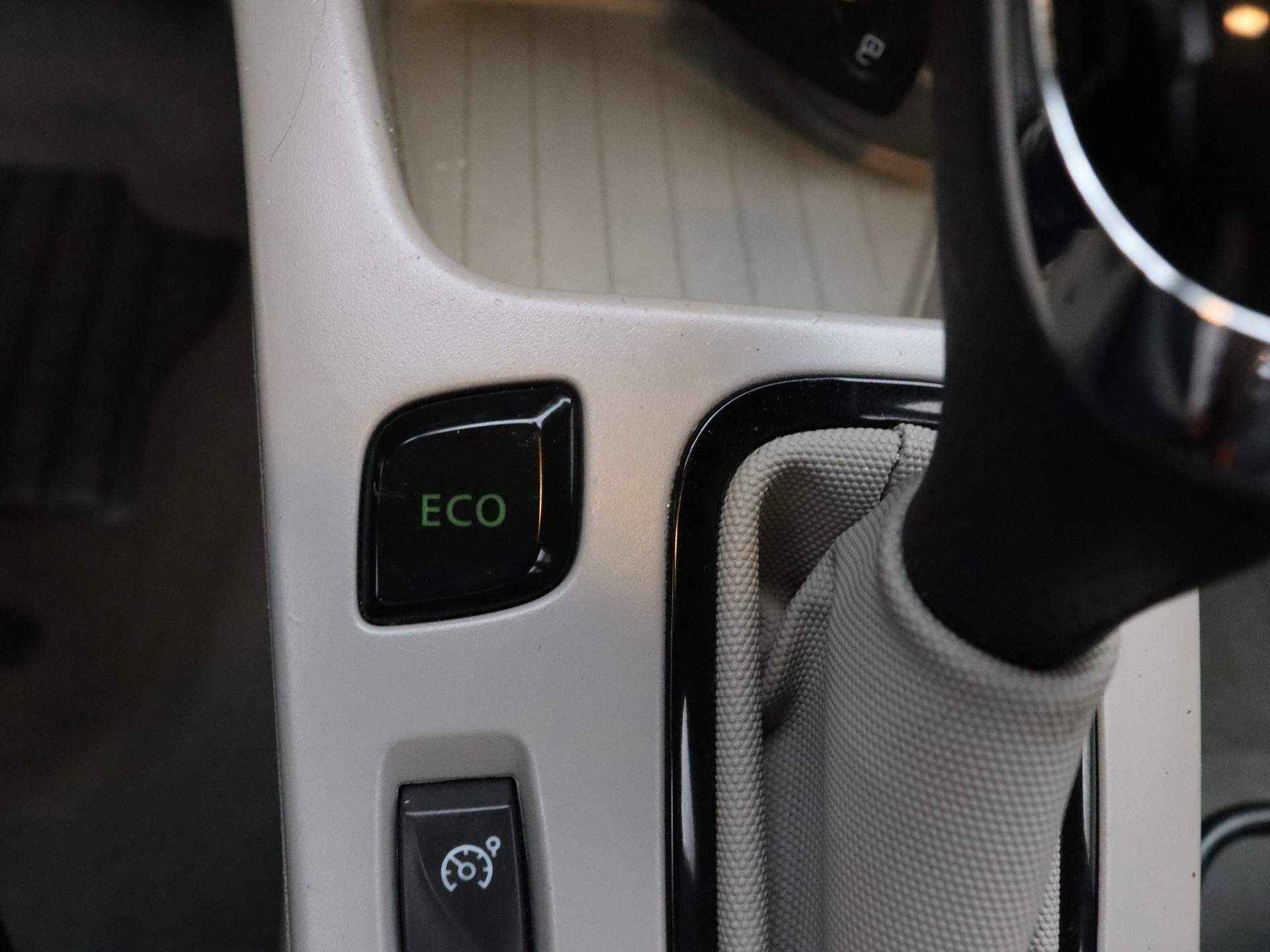 Renault ZOE Q210 Intens Quickcharge 22 kWh HUURBATTERIJ ALL-IN PRIJS! Climate control | Parkeersensoren achter | 17" inch velgen - 14/40