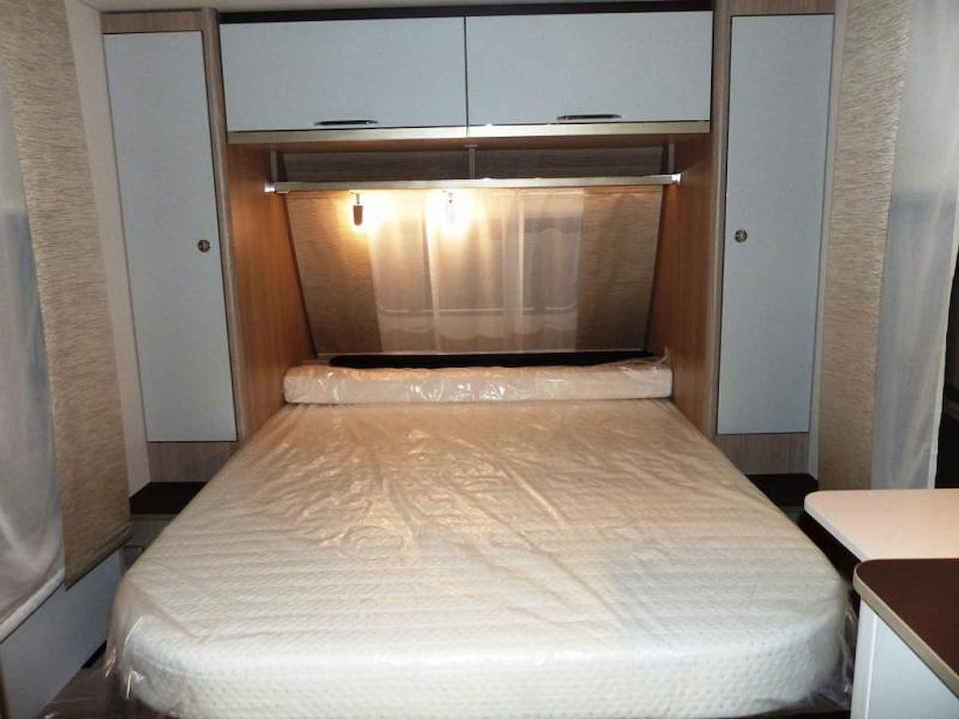 Bürstner Premio Limited 490 TS met queensbed - 17/18