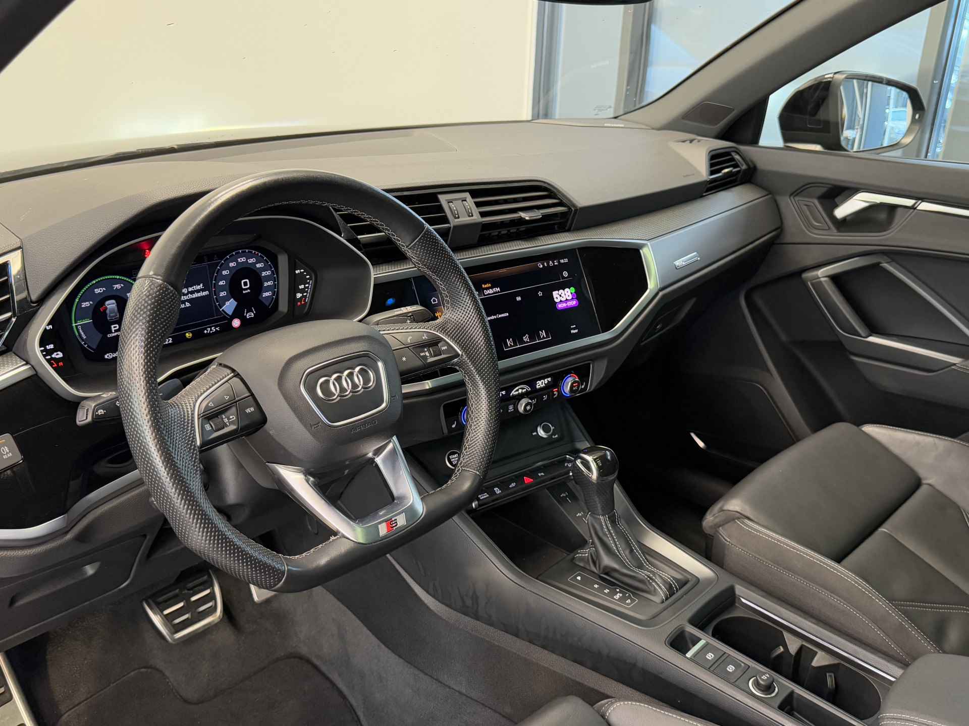 Audi Q3 45 TFSI e S edition Panorama 20LMV Climate Control Navigatie 2 Jaar garantie mogelijk* ( vraag naar de voorwaarde) - 8/25