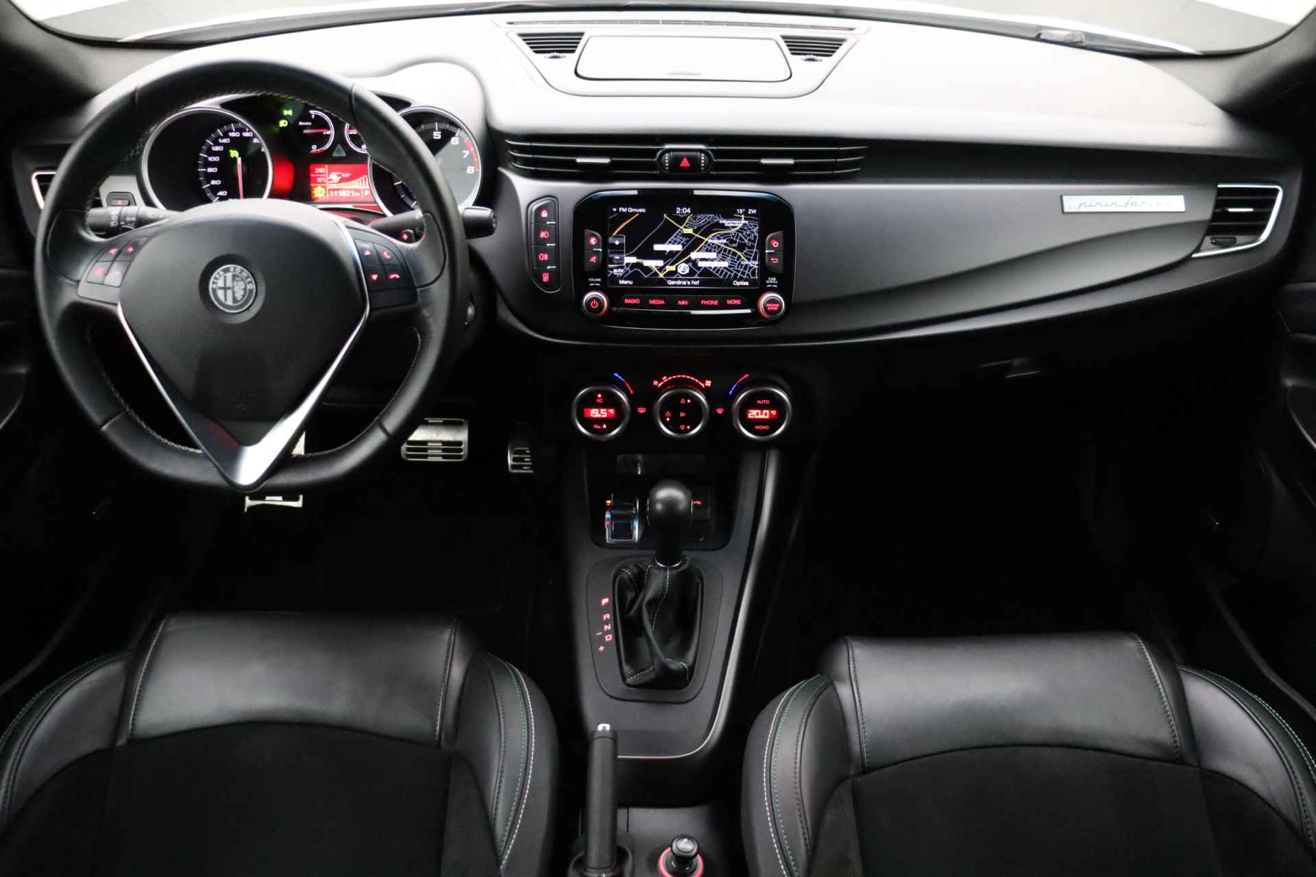 Alfa Romeo Giulietta 1.750 TBi Quadrifoglio Verde | Automaat | Leder/alcantara | 4-Seizoensbanden | LED - 2/33