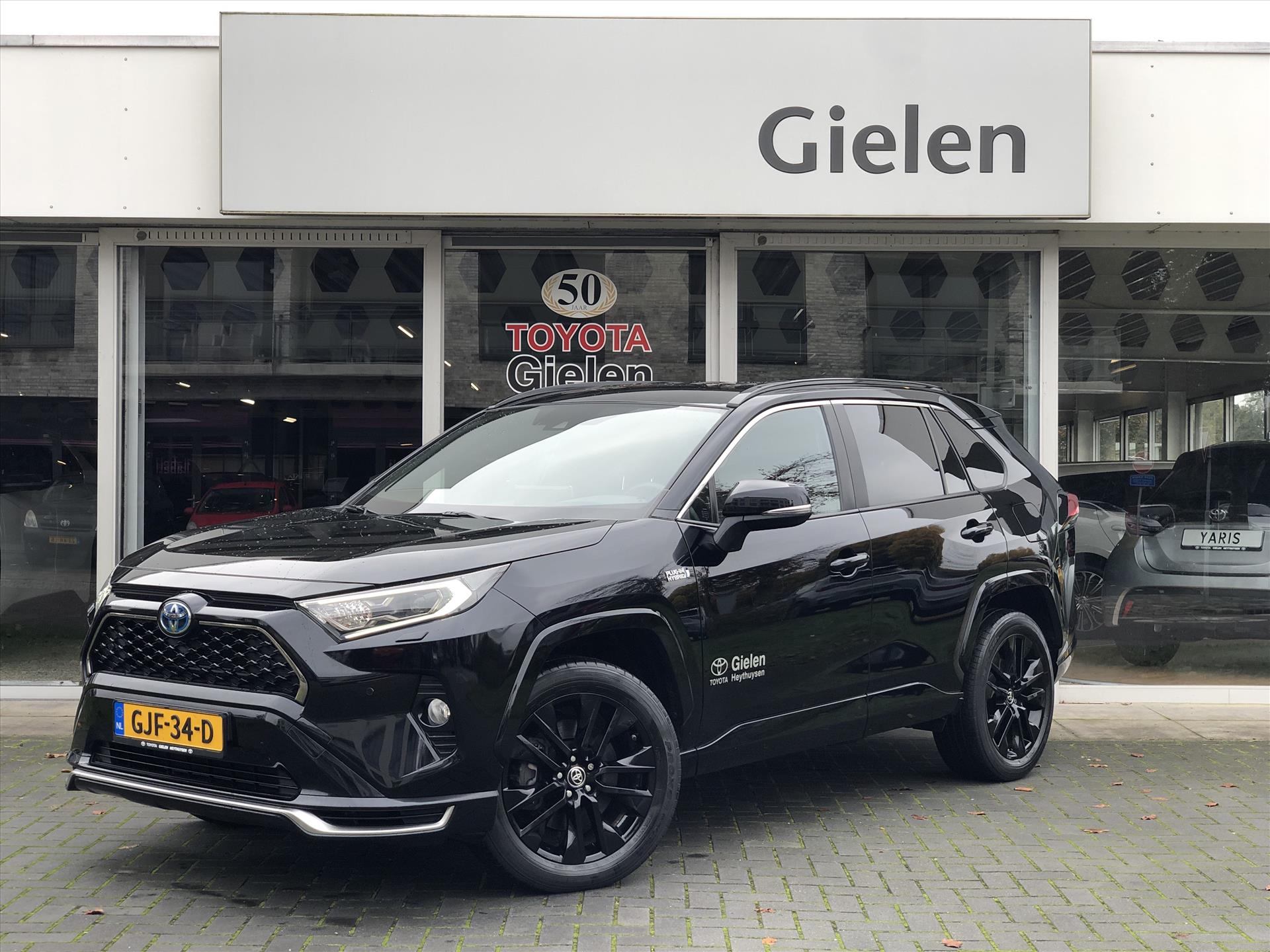 Toyota RAV4 2.5 Plug-in Hybrid AWD Style Black Edition | 19 inch, Head up display, Dodehoekherkenning, Stuurverwarming, Parkeersensoren