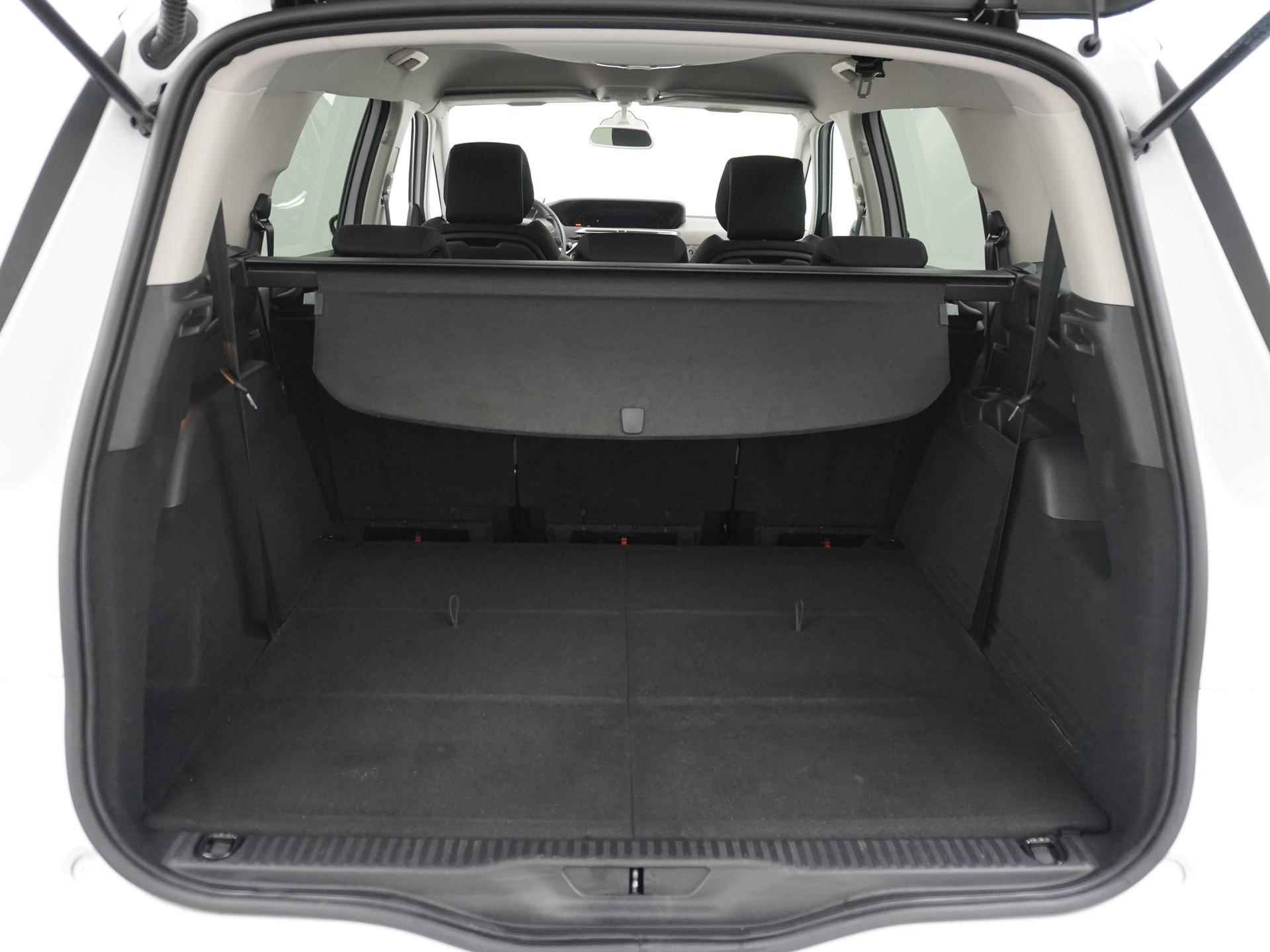 Citroen Grand C4 SpaceTourer C-Series 130 pk Automaat | Navigatie | Achteruitrijcamera | Parkeersensoren Voor en Achter | Verwarmde Voorstoelen met Massagefunctie | Keyless Start | Dodehoek Detectie | Adaptieve Cruise Control | Climate Control | 17" Lichtmetalen Velgen | Apple Carplay/Android Auto | - 13/52